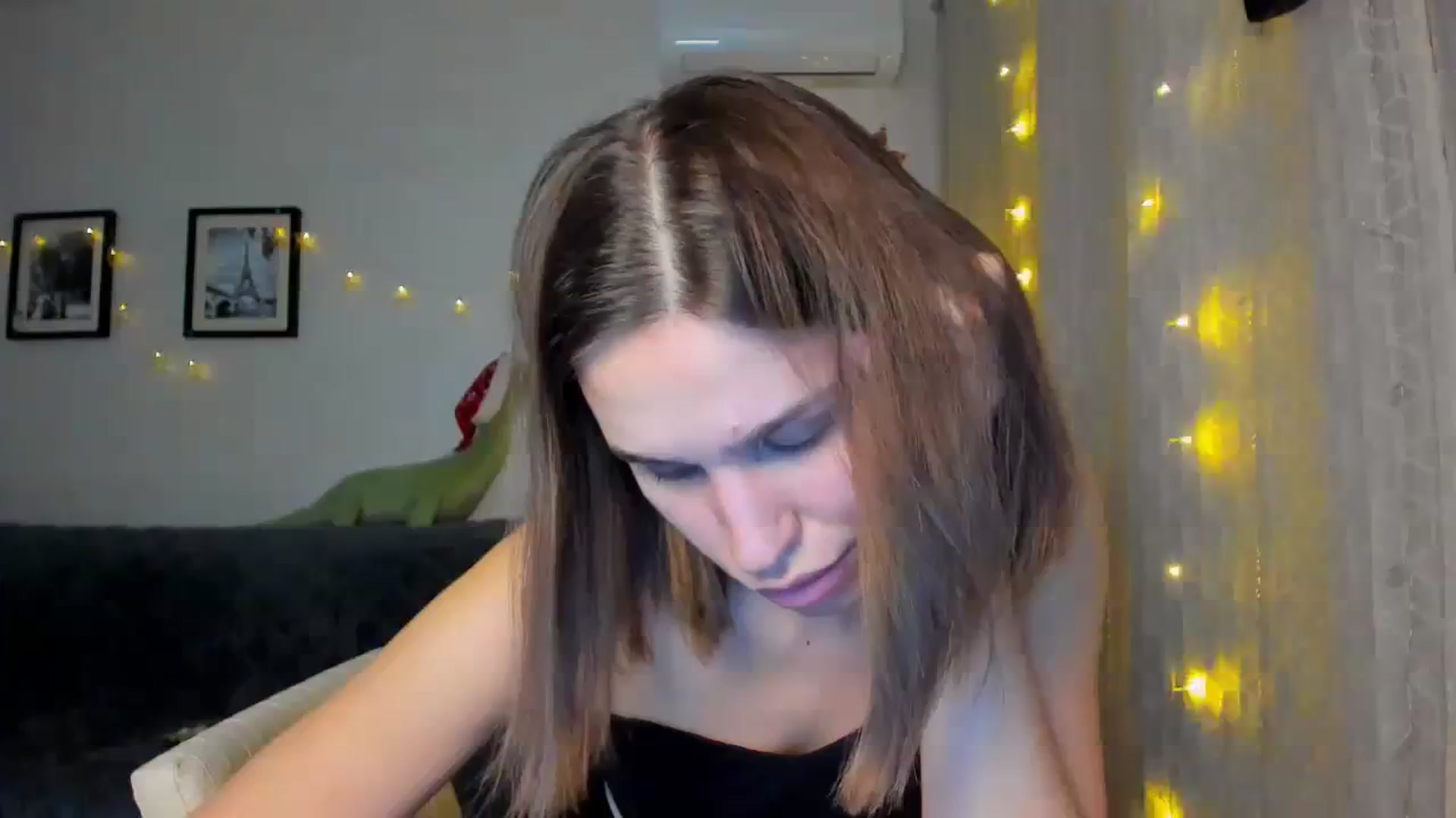 Gallery image thumbnail from WaveOfLove's myfreecams stream on, 12/28/2023, 19:09 image 11 of 20