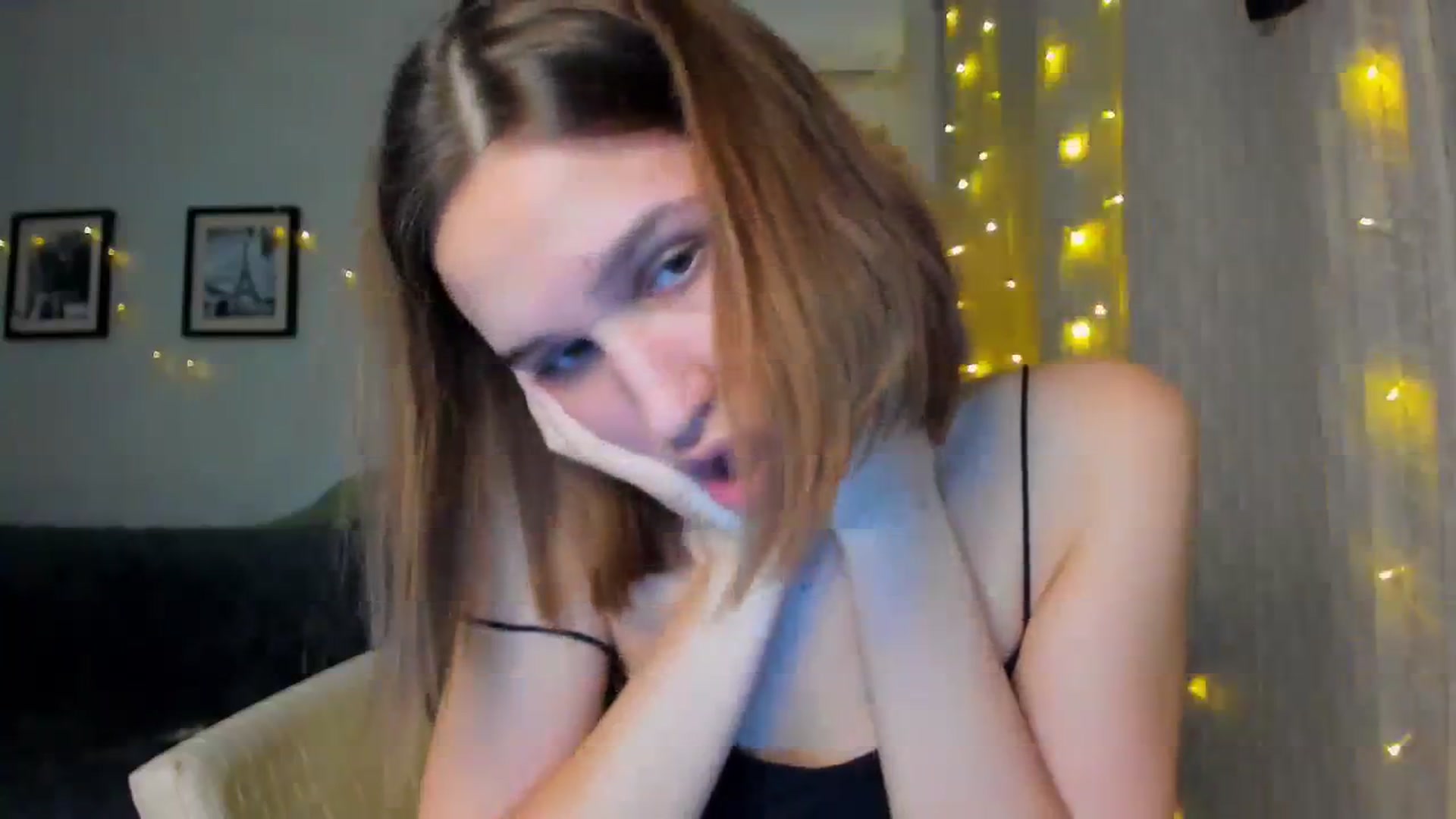 Gallery image thumbnail from WaveOfLove's myfreecams stream on, 12/28/2023, 19:09 image 15 of 20