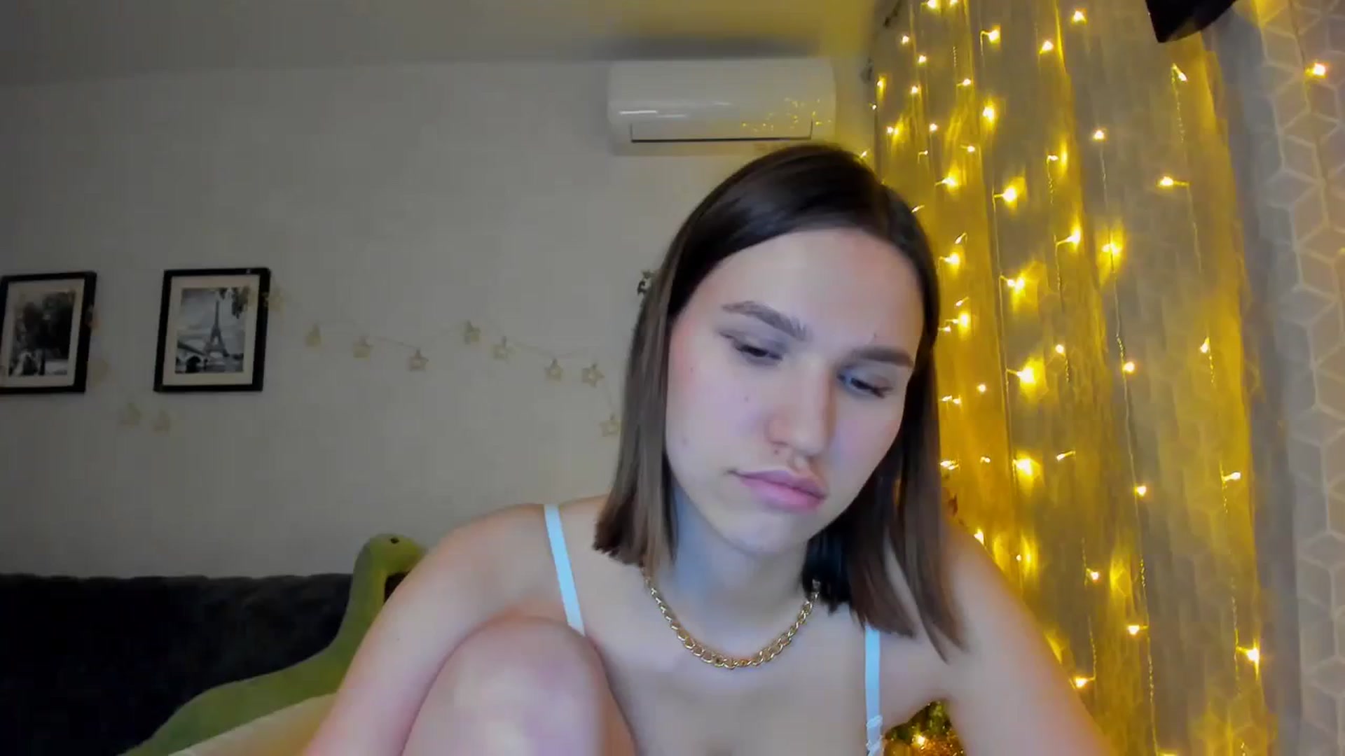 Gallery image thumbnail from WaveOfLove's myfreecams stream on, 01/12/2024, 17:17 image 17 of 20