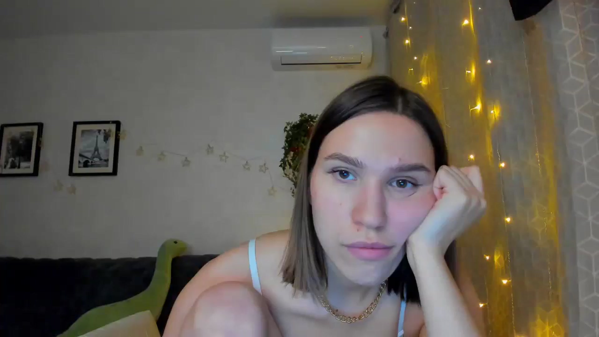 Gallery image thumbnail from WaveOfLove's myfreecams stream on, 01/12/2024, 17:17 image 16 of 20