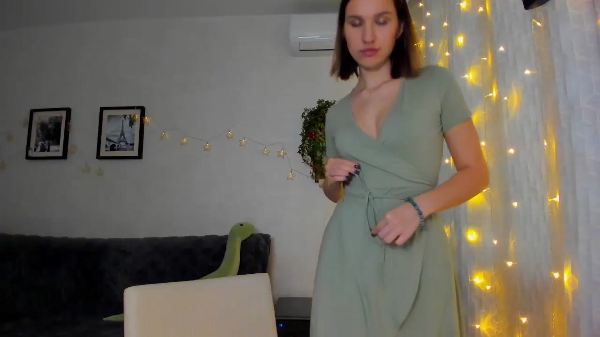 Gallery image thumbnail from WaveOfLove's myfreecams stream on, 01/19/2024, 11:53 image 6 of 20