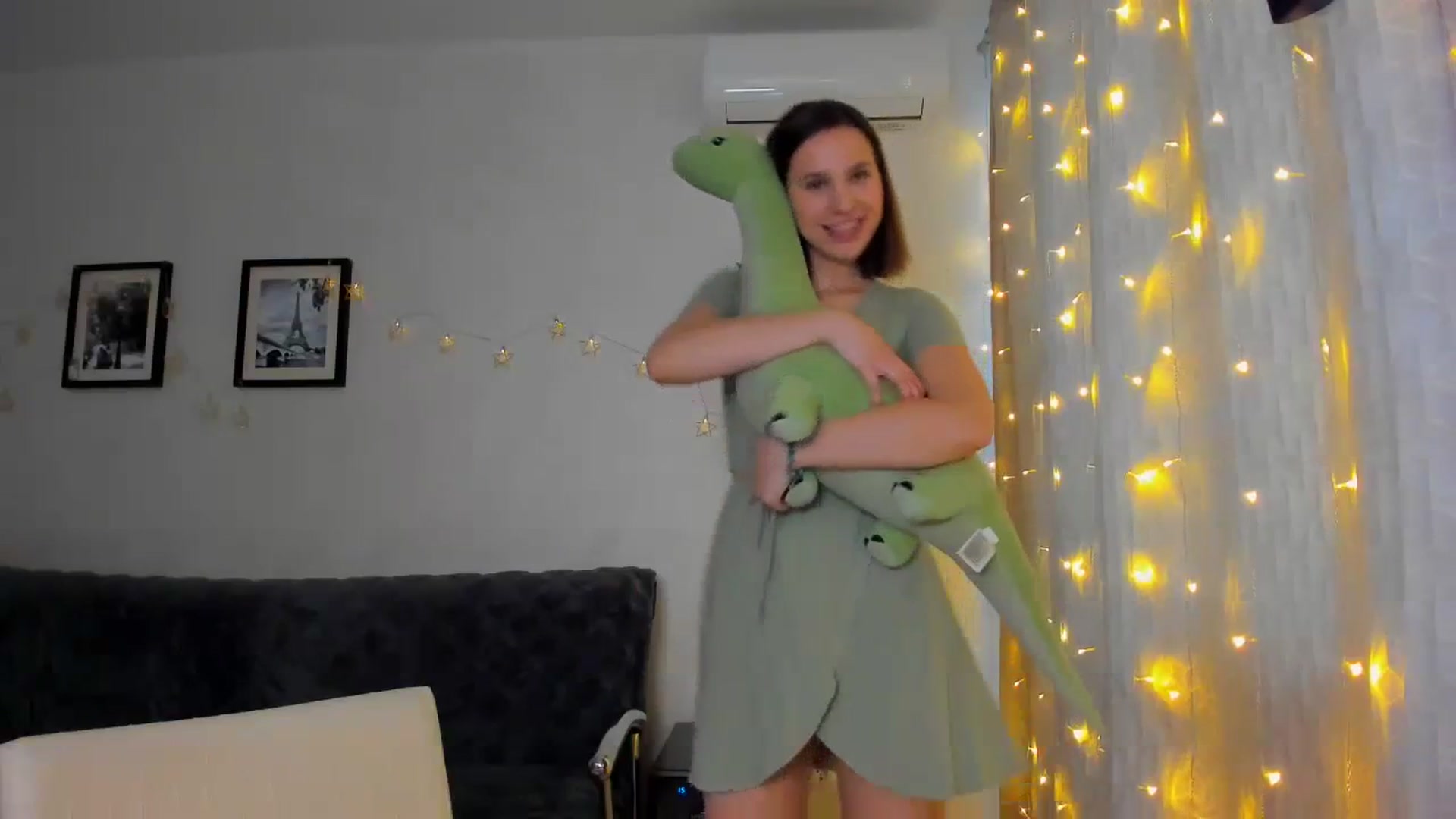 Gallery image thumbnail from WaveOfLove's myfreecams stream on, 01/19/2024, 11:53 image 13 of 20