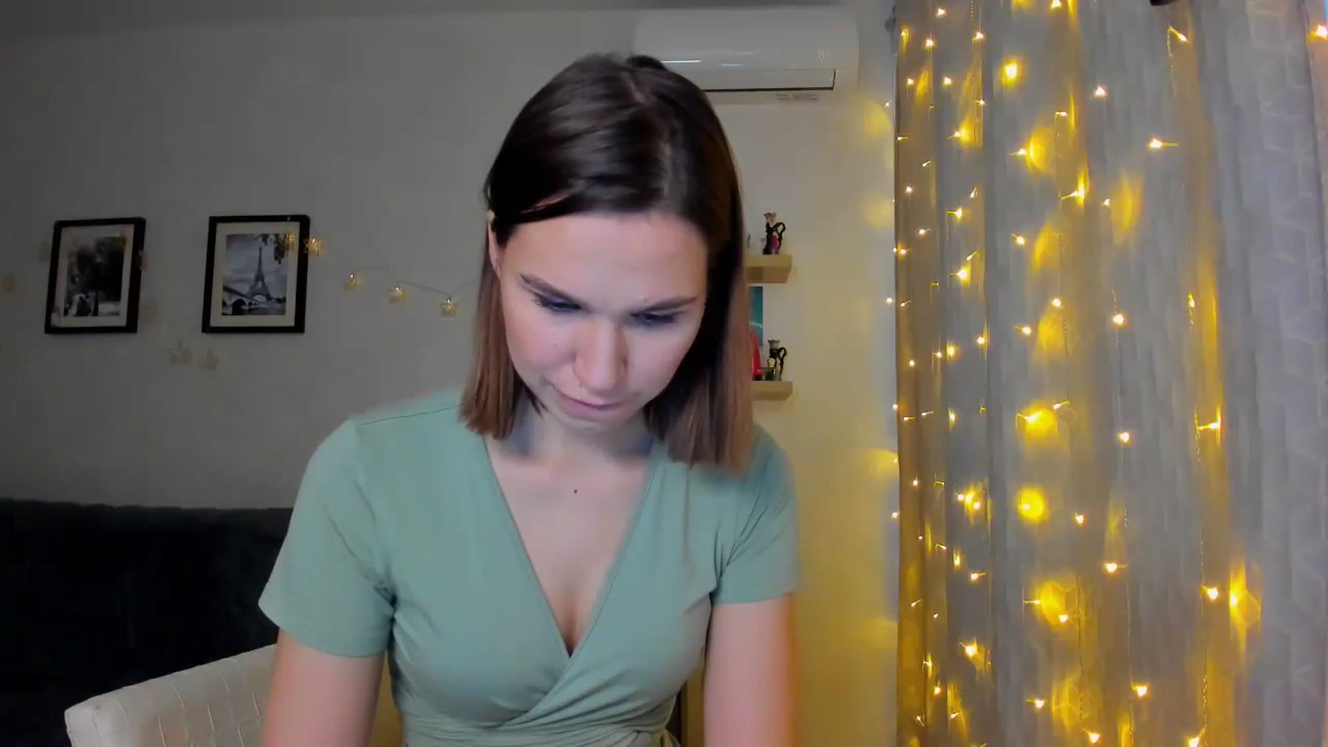Gallery image thumbnail from WaveOfLove's myfreecams stream on, 01/19/2024, 12:30 image 16 of 20