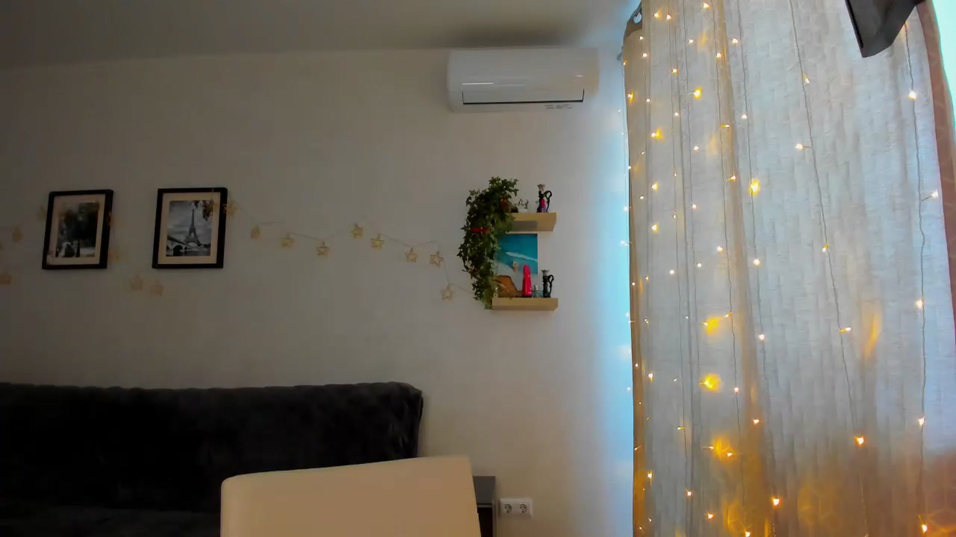Gallery image thumbnail from WaveOfLove's myfreecams stream on, 01/31/2024, 11:59 image 10 of 20