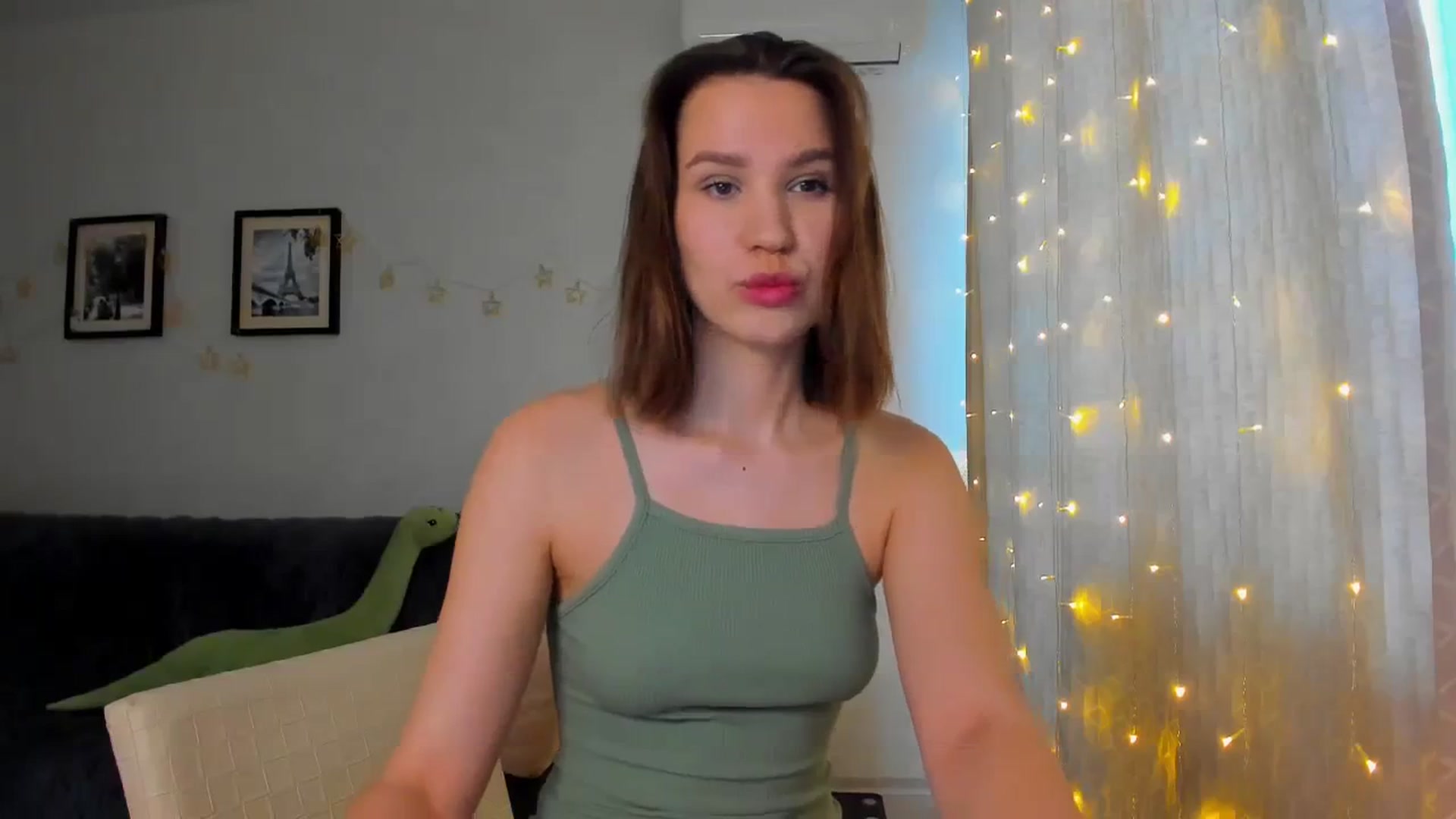 Gallery image thumbnail from WaveOfLove's myfreecams stream on, 02/01/2024, 10:27 image 17 of 20