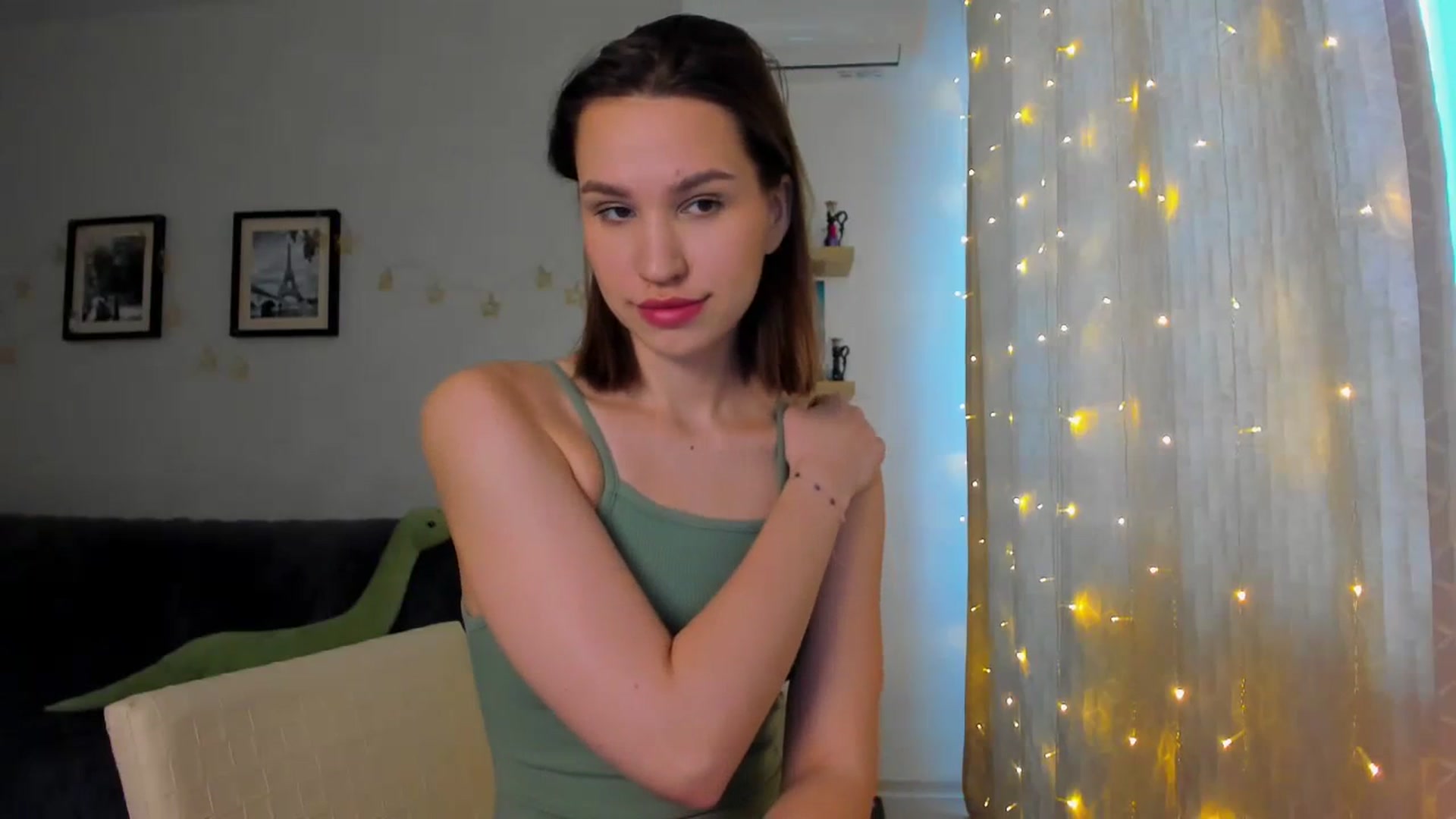 Gallery image thumbnail from WaveOfLove's myfreecams stream on, 02/01/2024, 10:27 image 10 of 20