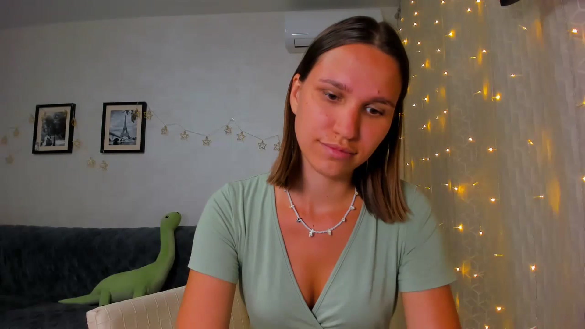 Gallery image thumbnail from WaveOfLove's myfreecams stream on, 02/23/2024, 17:40 image 13 of 20