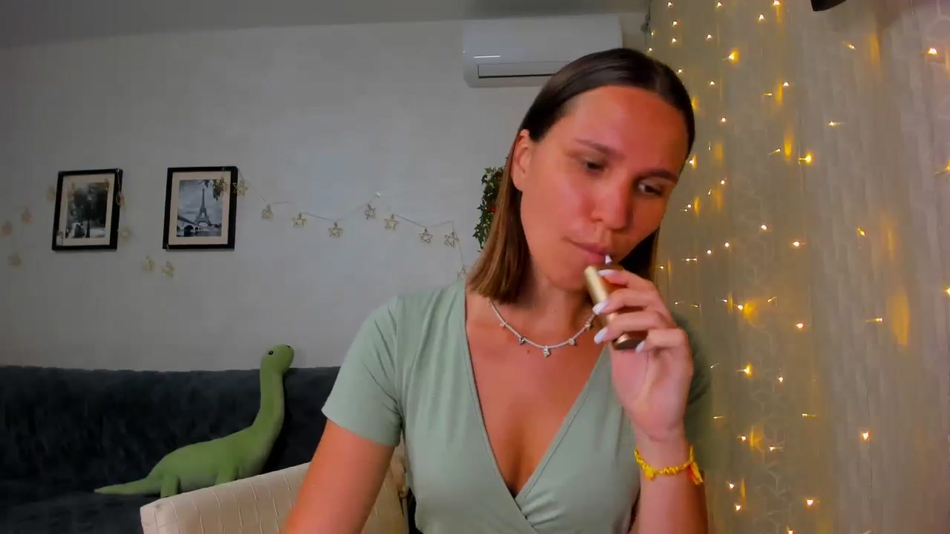 Gallery image thumbnail from WaveOfLove's myfreecams stream on, 02/23/2024, 17:40 image 18 of 20