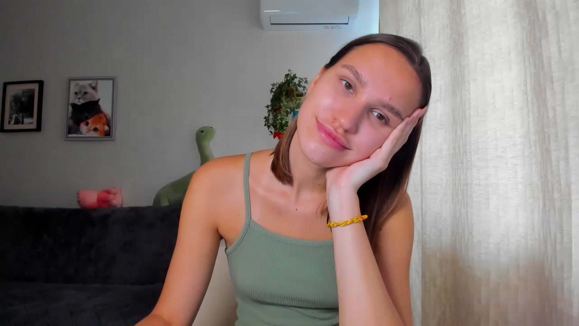 Gallery image thumbnail from WaveOfLove's myfreecams stream on, 04/18/2024, 12:23 image 16 of 20
