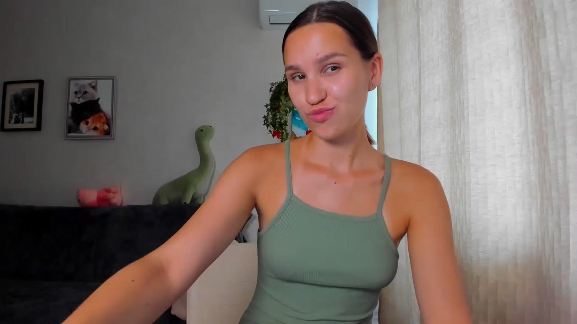 Gallery image thumbnail from WaveOfLove's myfreecams stream on, 04/18/2024, 12:23 image 17 of 20