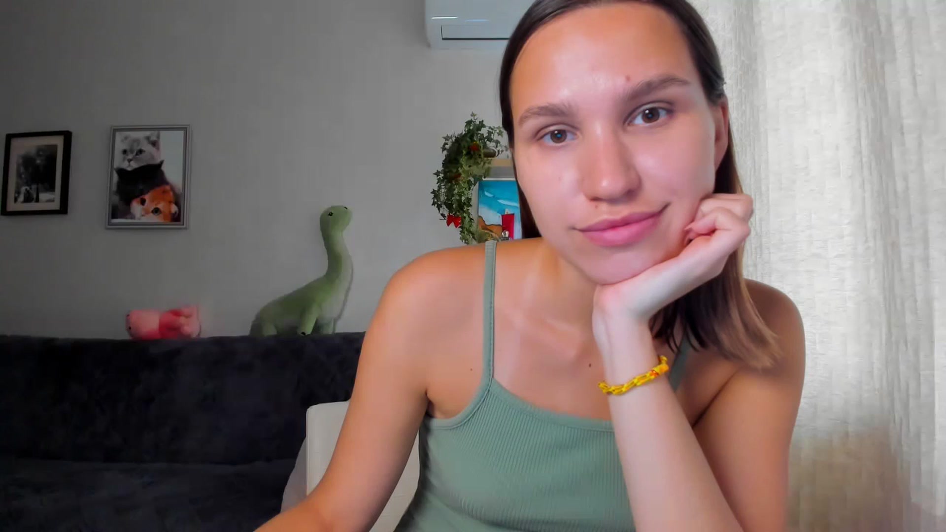 Gallery image thumbnail from WaveOfLove's myfreecams stream on, 04/18/2024, 12:23 image 15 of 20