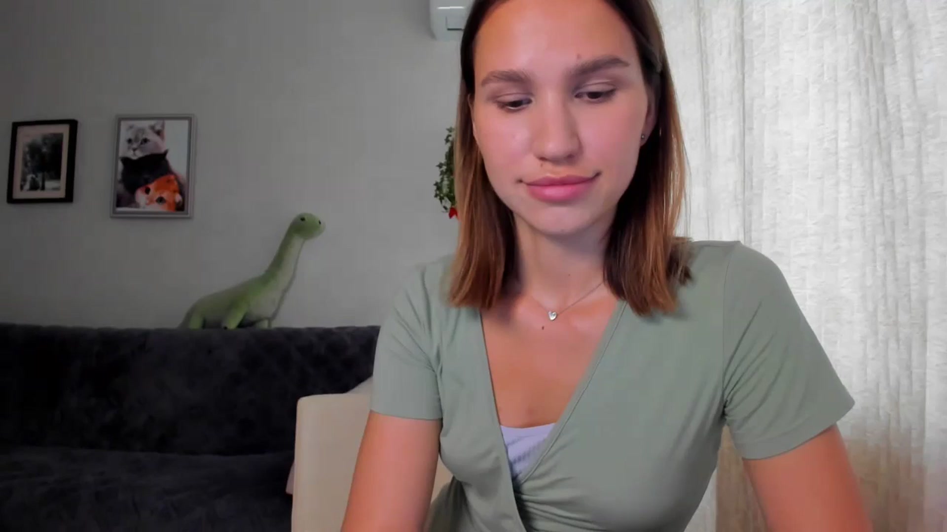 Gallery image thumbnail from WaveOfLove's myfreecams stream on, 04/25/2024, 10:12 image 16 of 20