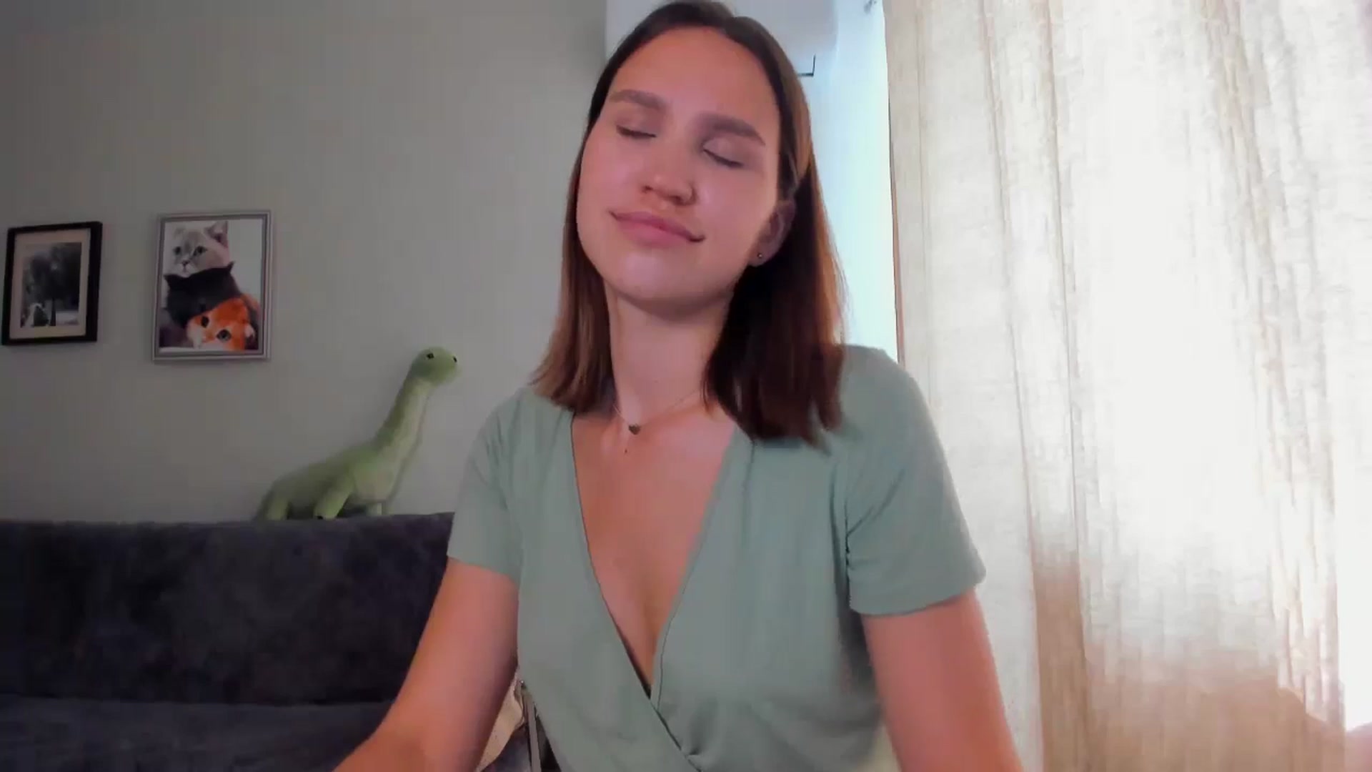 Gallery image thumbnail from WaveOfLove's myfreecams stream on, 04/25/2024, 12:23 image 16 of 20