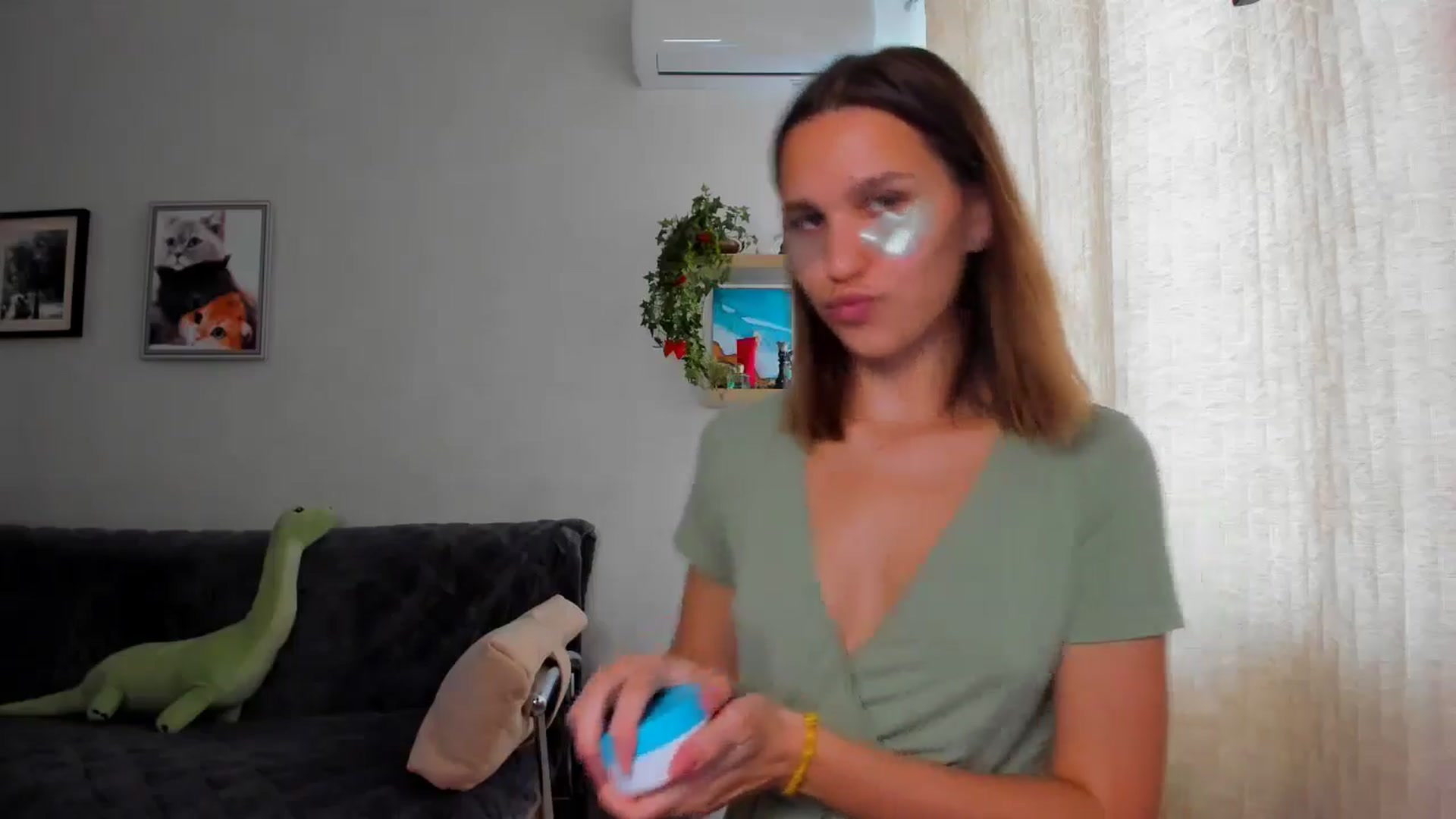 Gallery image thumbnail from WaveOfLove's myfreecams stream on, 04/27/2024, 12:12 image 4 of 20