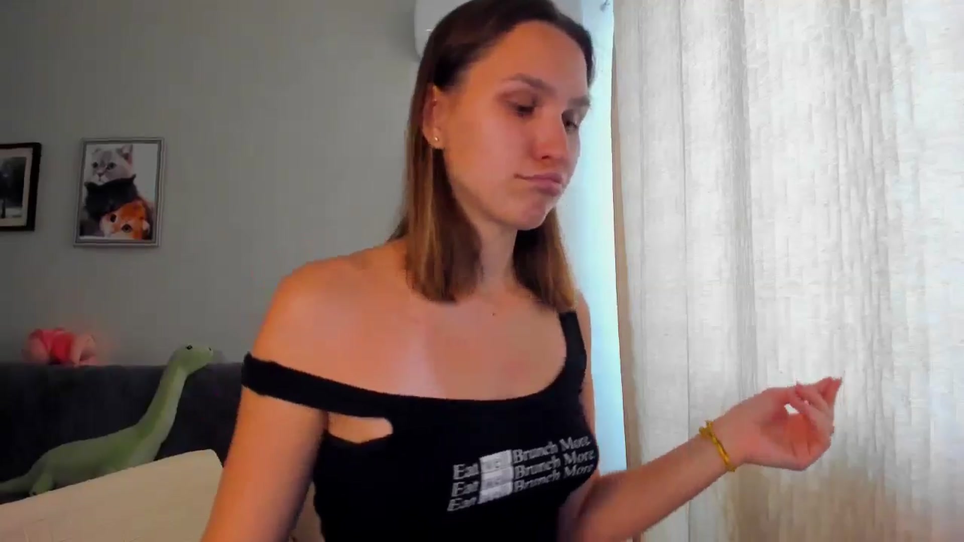 Gallery image thumbnail from WaveOfLove's myfreecams stream on, 05/13/2024, 11:09 image 17 of 20