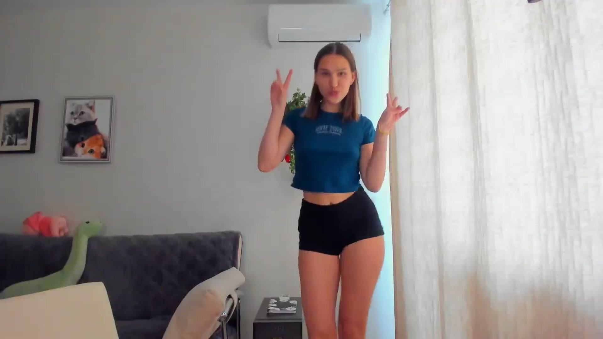 Gallery image thumbnail from WaveOfLove's myfreecams stream on, 05/14/2024, 10:38 image 18 of 20