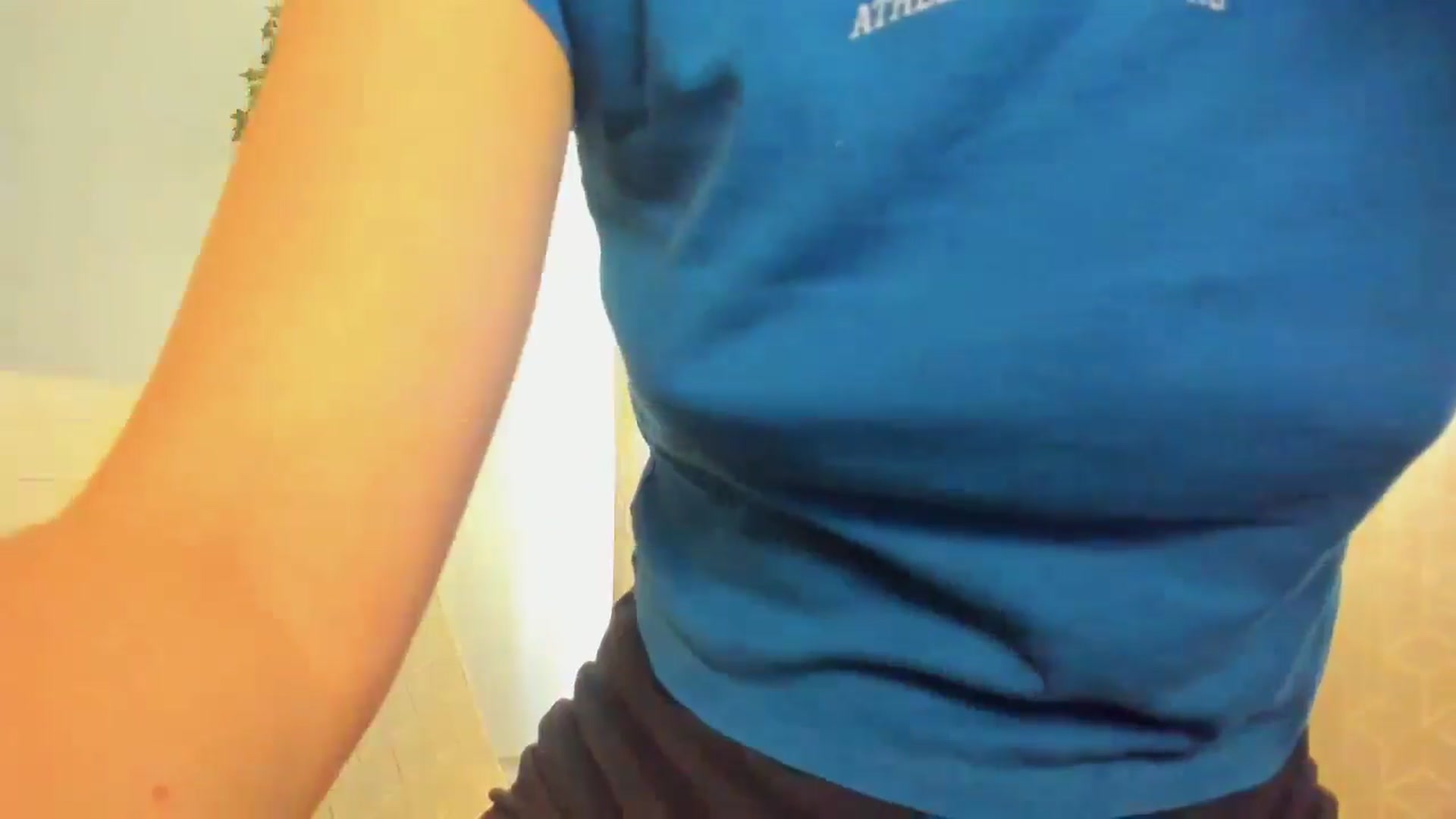 Gallery image thumbnail from WaveOfLove's myfreecams stream on, 05/14/2024, 11:38 image 18 of 20
