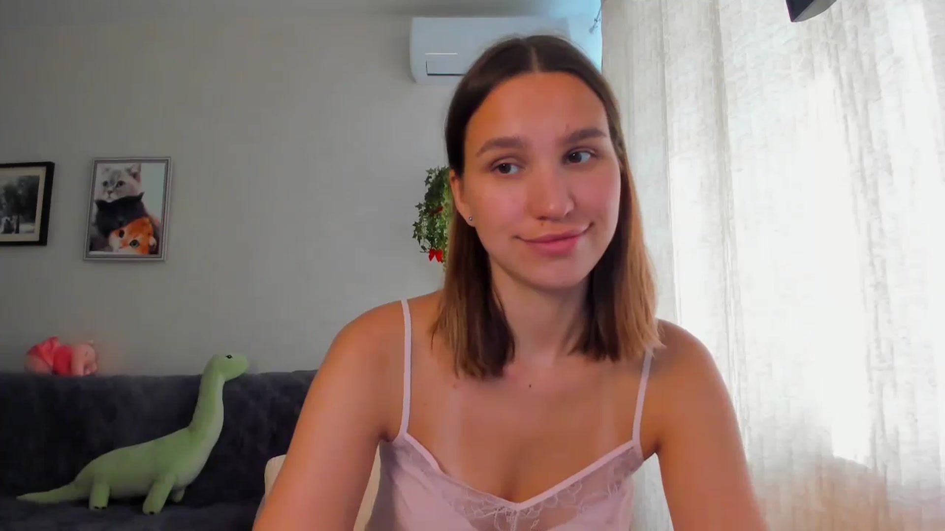 Gallery image thumbnail from WaveOfLove's myfreecams stream on, 05/15/2024, 13:24 image 17 of 20