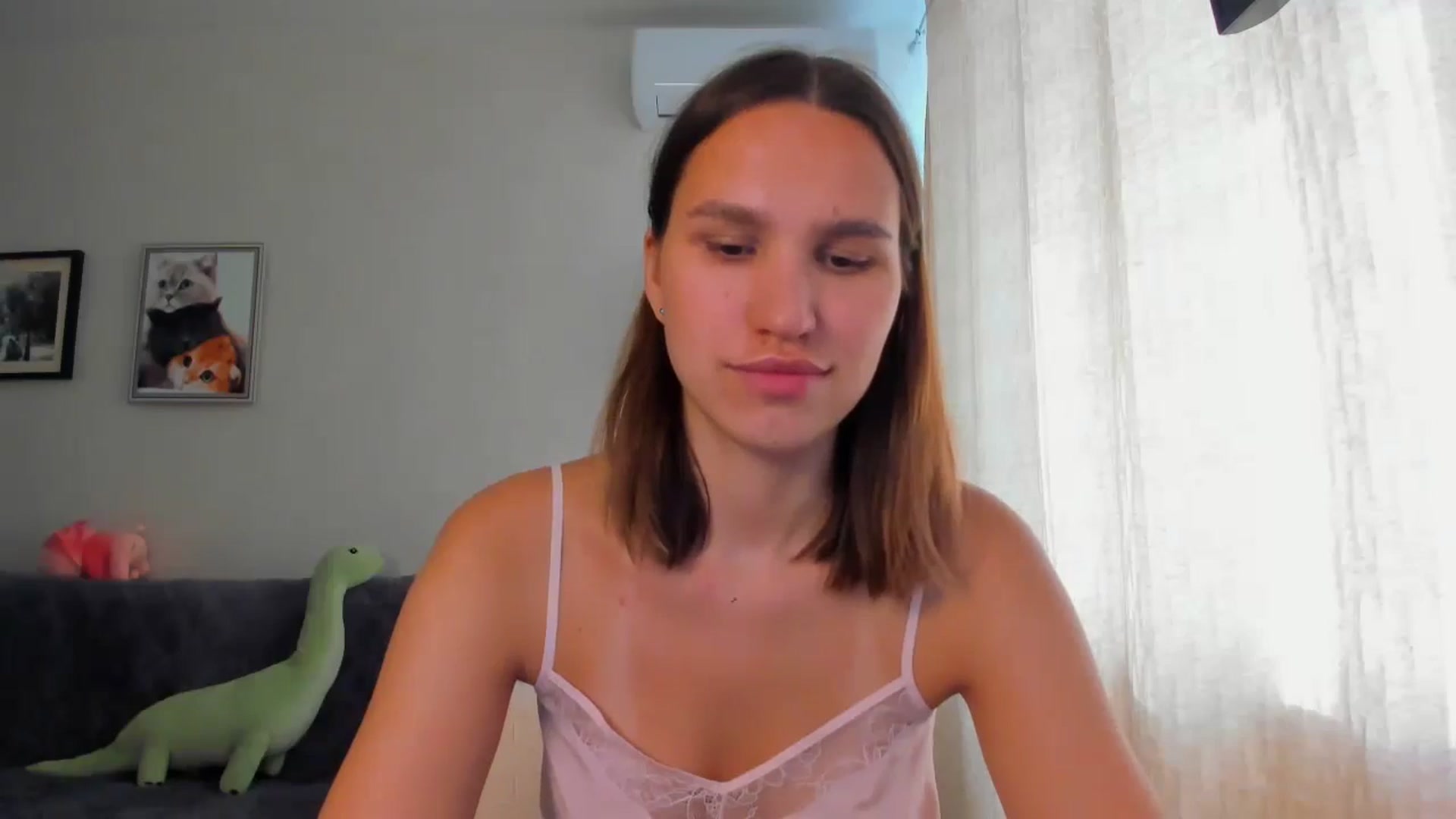 Gallery image thumbnail from WaveOfLove's myfreecams stream on, 05/15/2024, 13:24 image 19 of 20