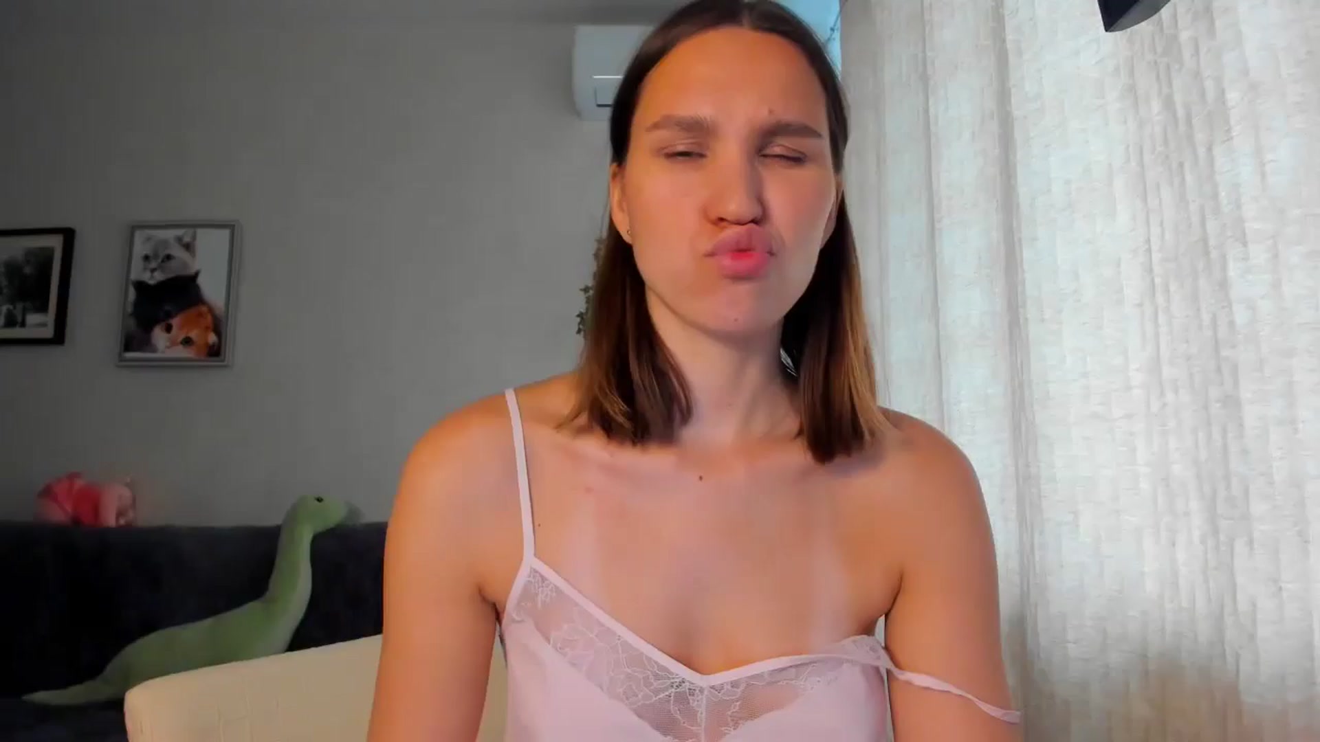 Gallery image thumbnail from WaveOfLove's myfreecams stream on, 05/15/2024, 13:24 image 3 of 20