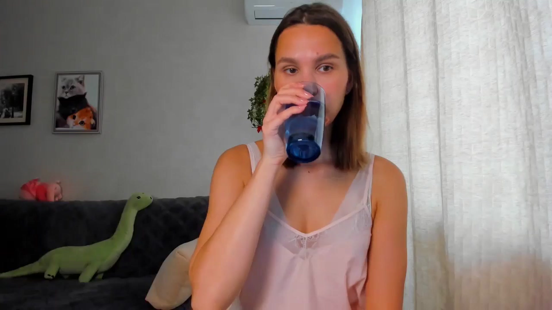 Gallery image thumbnail from WaveOfLove's myfreecams stream on, 05/16/2024, 11:07 image 17 of 20