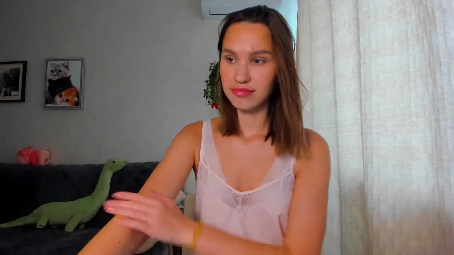 Gallery image thumbnail from WaveOfLove's myfreecams stream on, 05/16/2024, 11:07 image 2 of 20