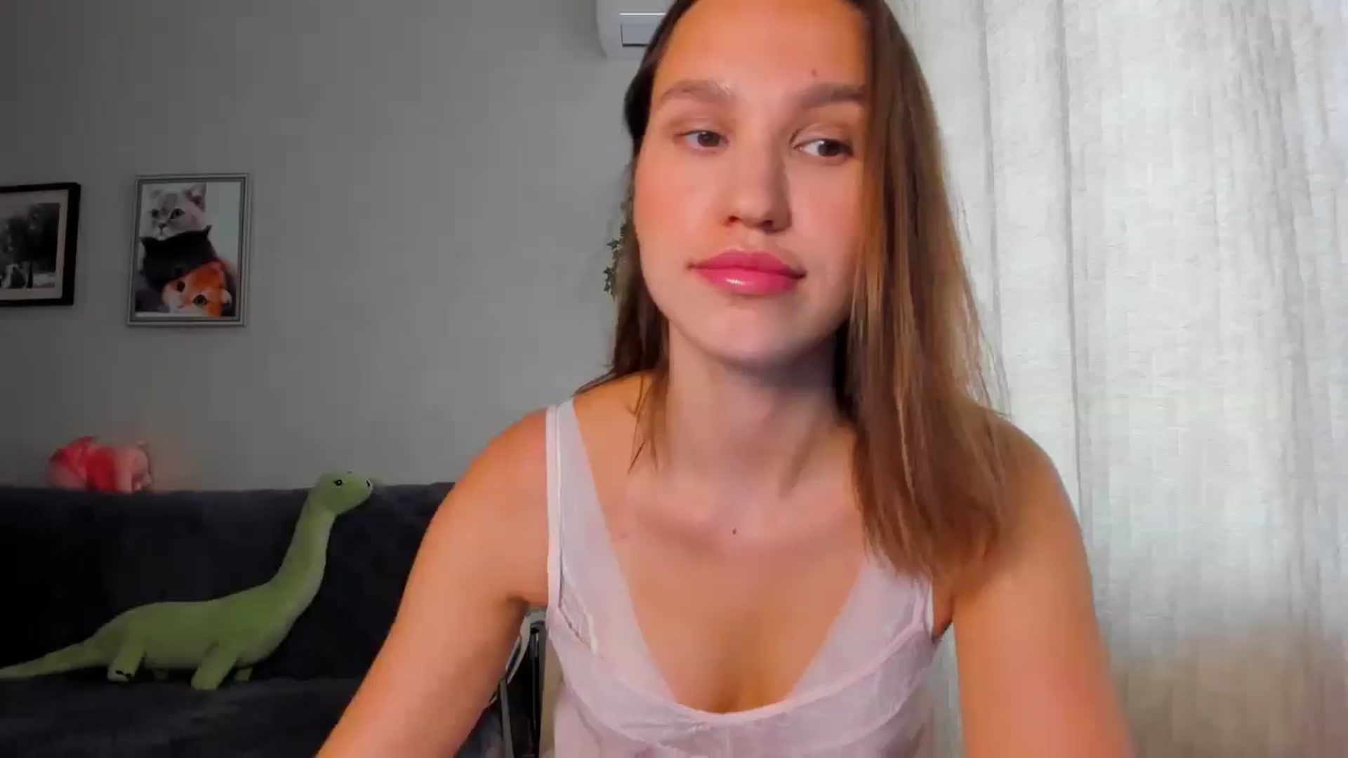 Gallery image thumbnail from WaveOfLove's myfreecams stream on, 05/16/2024, 11:07 image 8 of 20