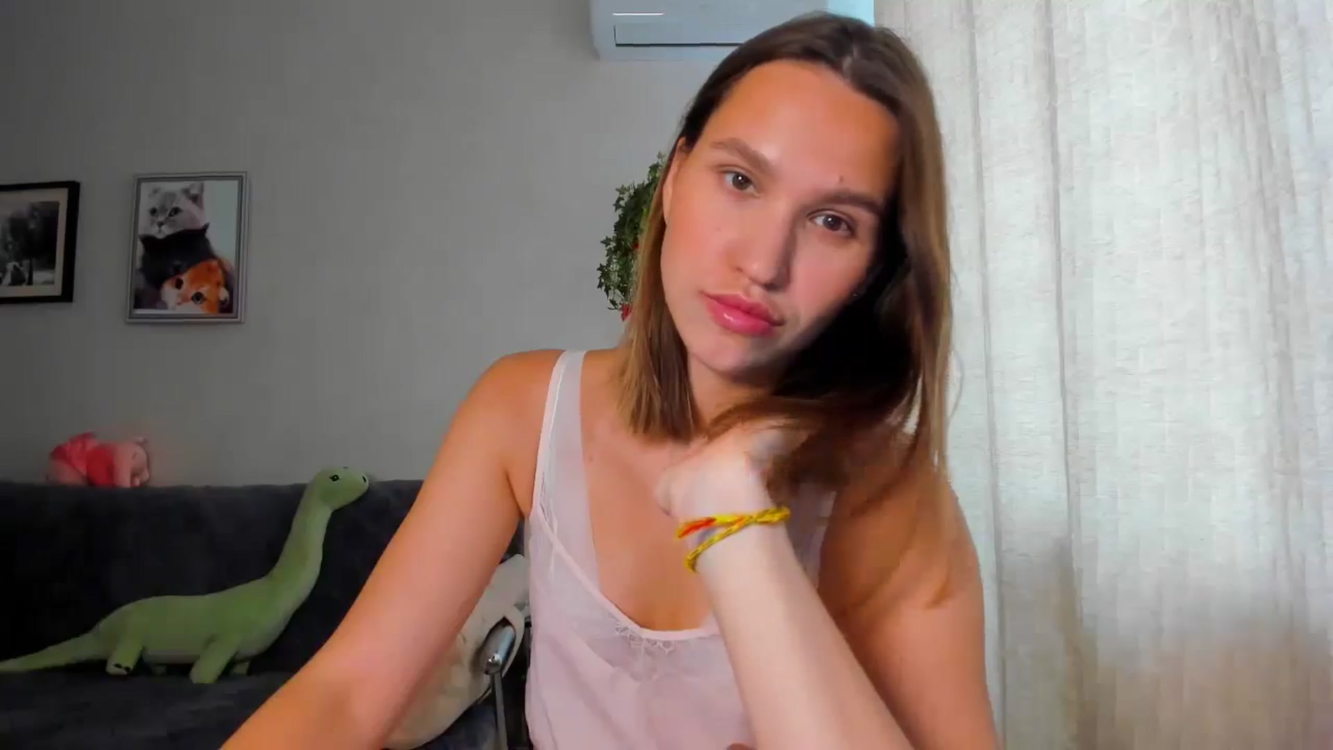 Gallery image thumbnail from WaveOfLove's myfreecams stream on, 05/16/2024, 11:07 image 18 of 20