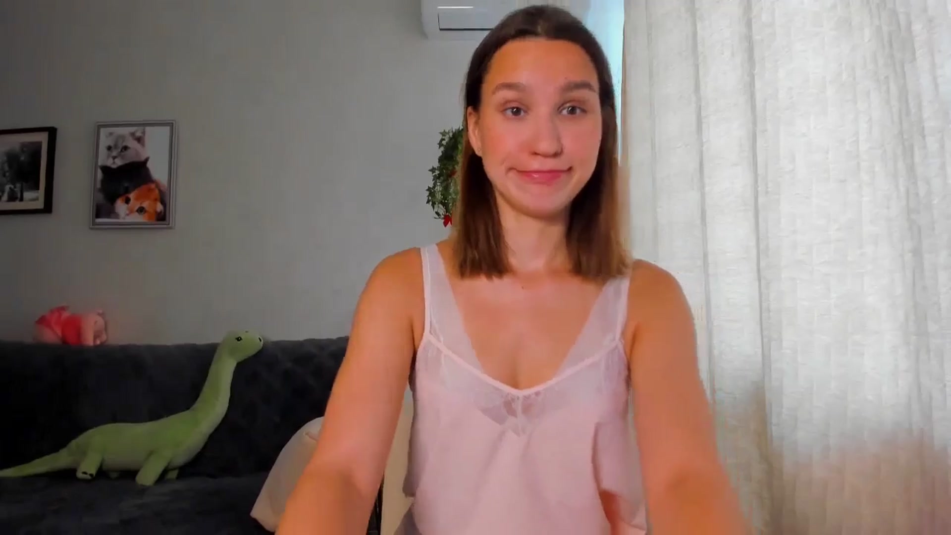 Gallery image thumbnail from WaveOfLove's myfreecams stream on, 05/16/2024, 11:07 image 16 of 20