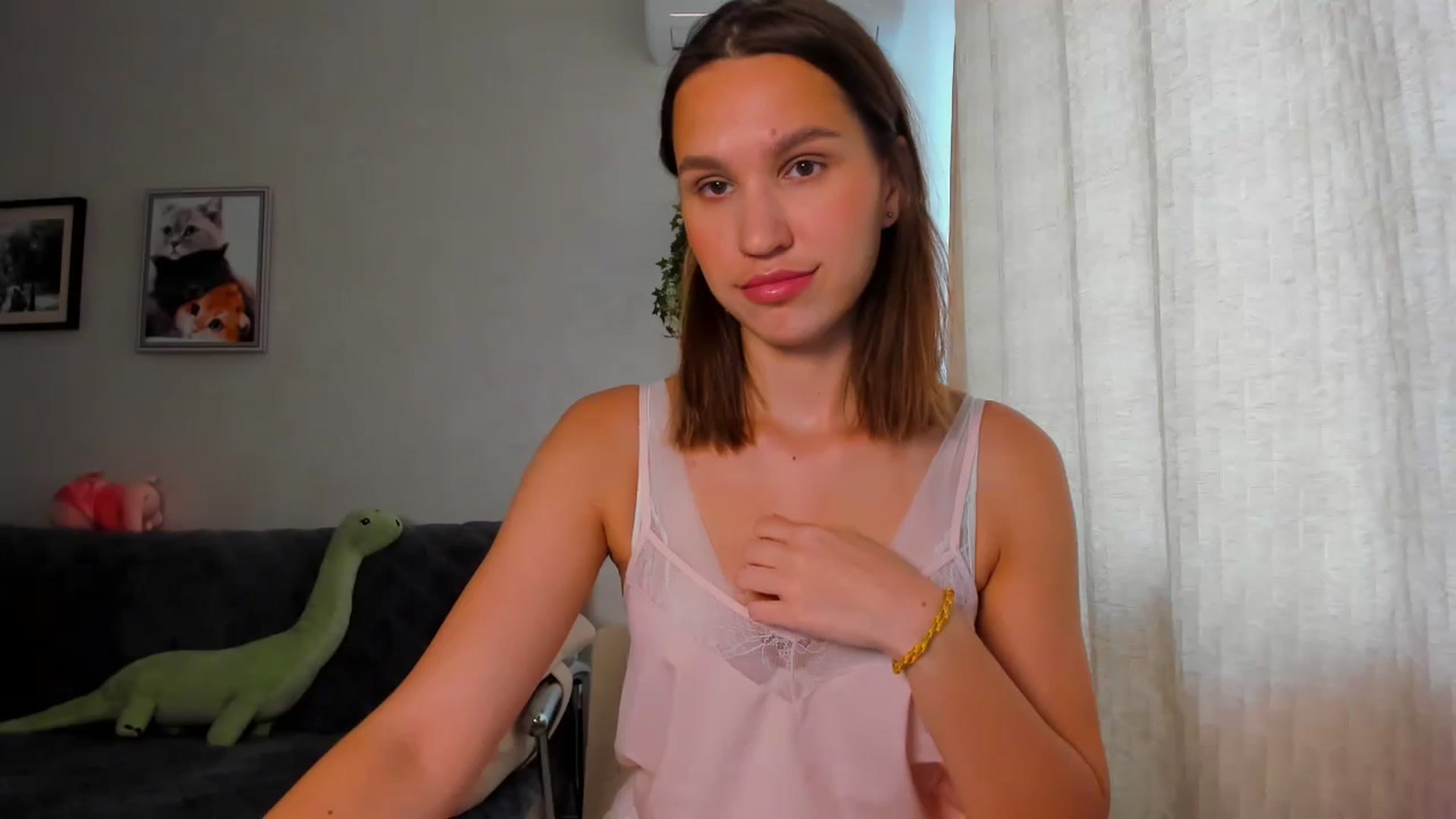 Gallery image thumbnail from WaveOfLove's myfreecams stream on, 05/16/2024, 11:07 image 15 of 20