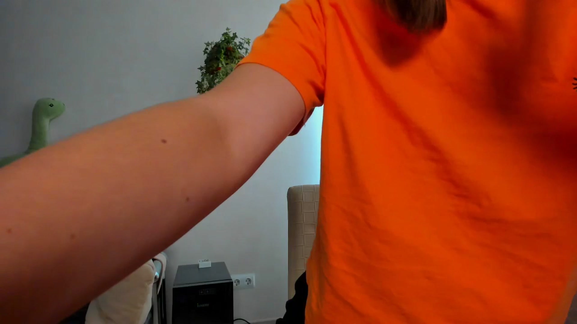 Gallery image thumbnail from WaveOfLove's myfreecams stream on, 05/19/2024, 11:56 image 15 of 20