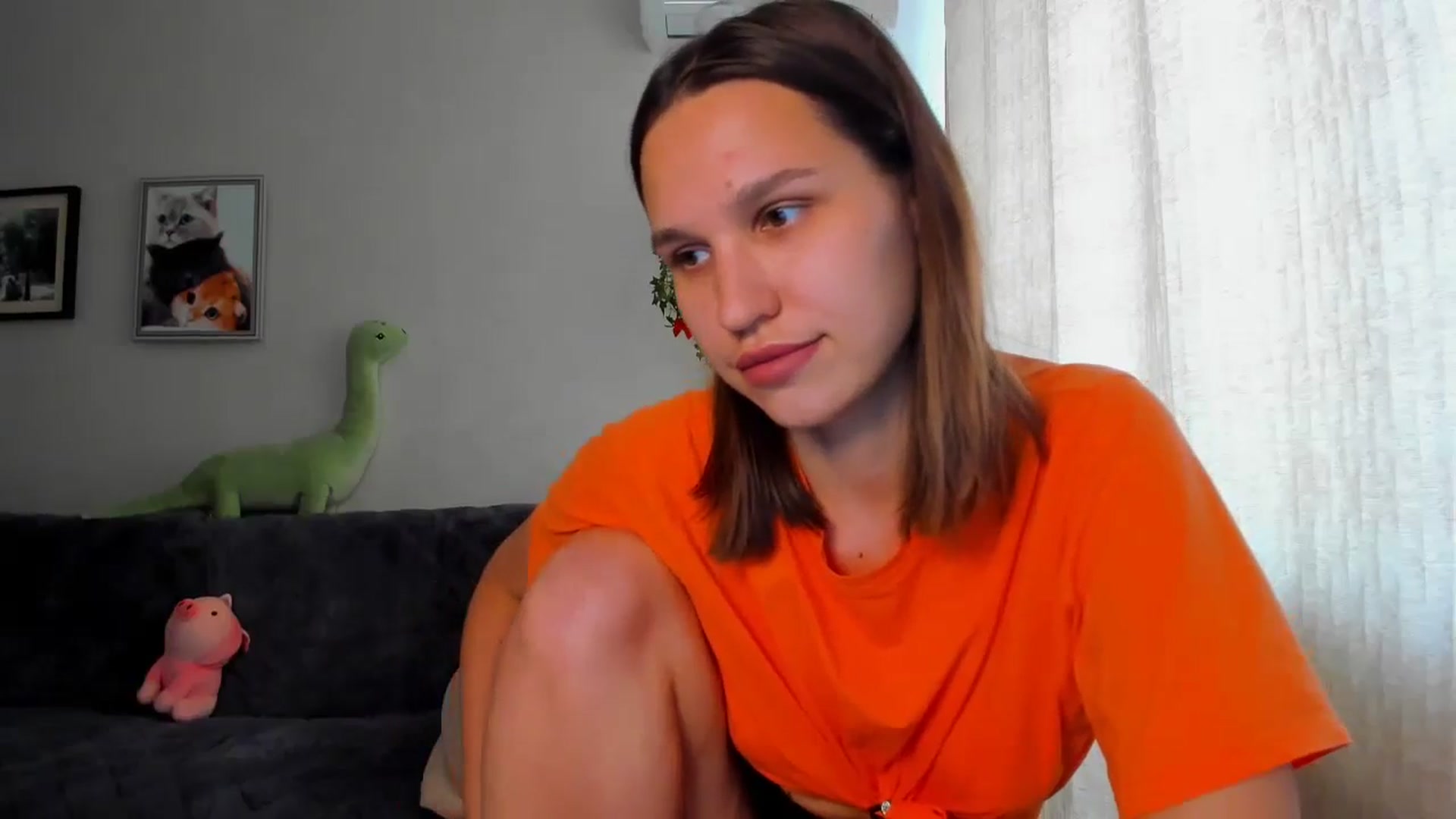 Gallery image thumbnail from WaveOfLove's myfreecams stream on, 05/19/2024, 11:56 image 18 of 20