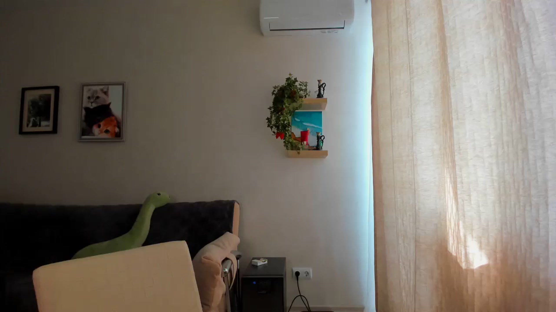 Gallery image thumbnail from WaveOfLove's myfreecams stream on, 05/27/2024, 12:50 image 16 of 20