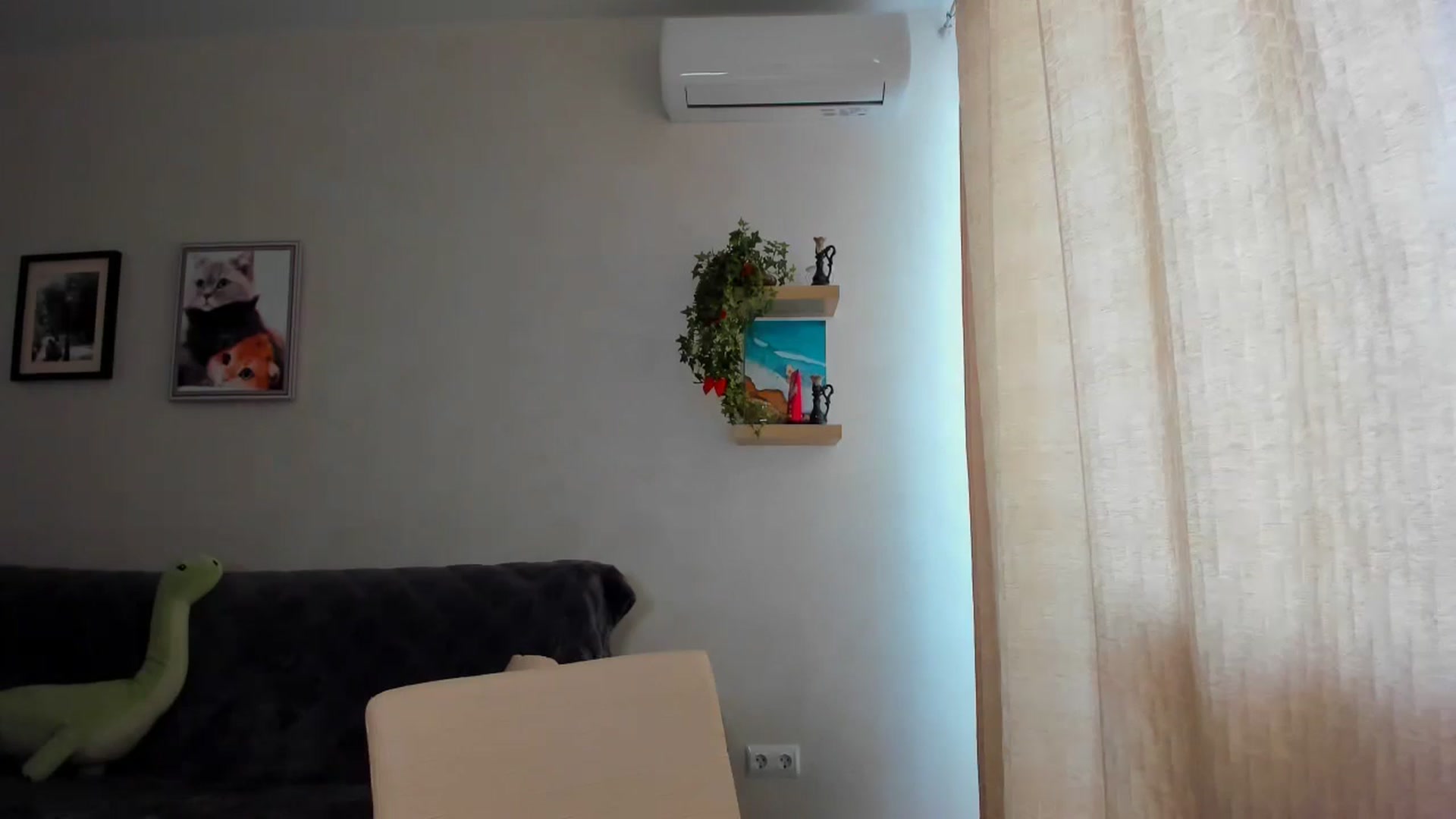 Gallery image thumbnail from WaveOfLove's myfreecams stream on, 06/19/2024, 11:27 image 8 of 20