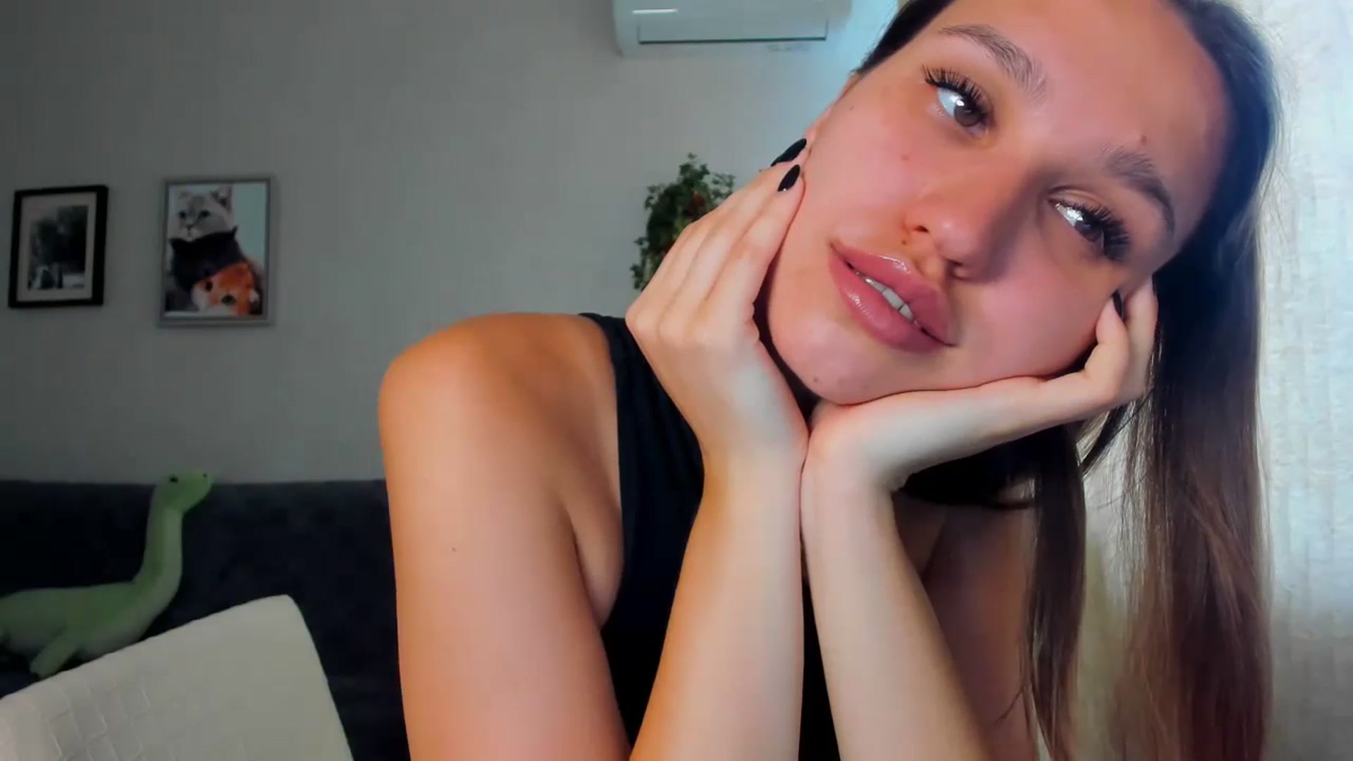 Gallery image thumbnail from WaveOfLove's myfreecams stream on, 06/19/2024, 11:47 image 14 of 20