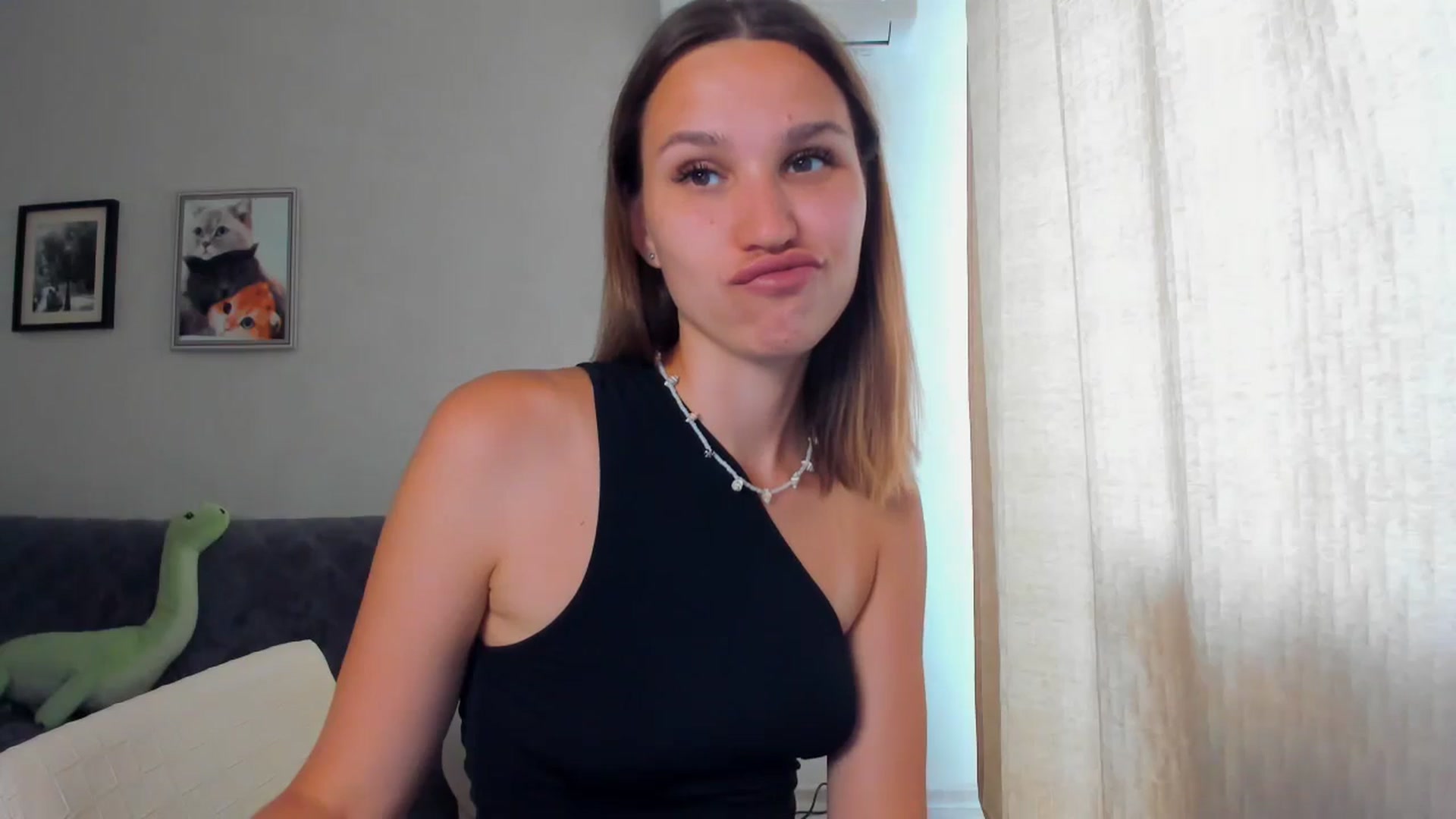 Gallery image thumbnail from WaveOfLove's myfreecams stream on, 06/19/2024, 11:47 image 19 of 20