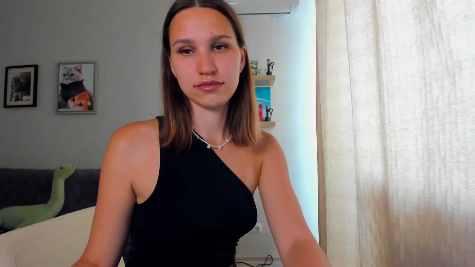 Gallery image thumbnail from WaveOfLove's myfreecams stream on, 06/19/2024, 11:47 image 9 of 20