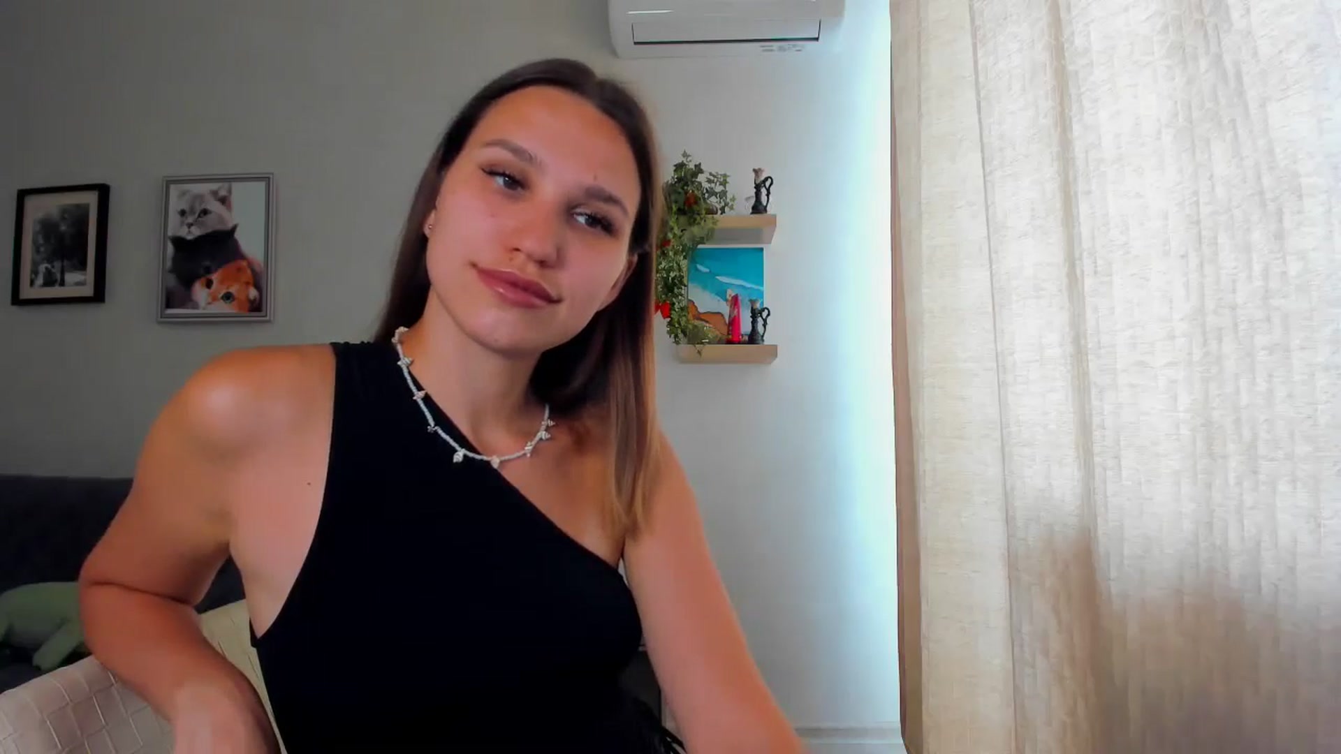Gallery image thumbnail from WaveOfLove's myfreecams stream on, 06/19/2024, 11:47 image 18 of 20