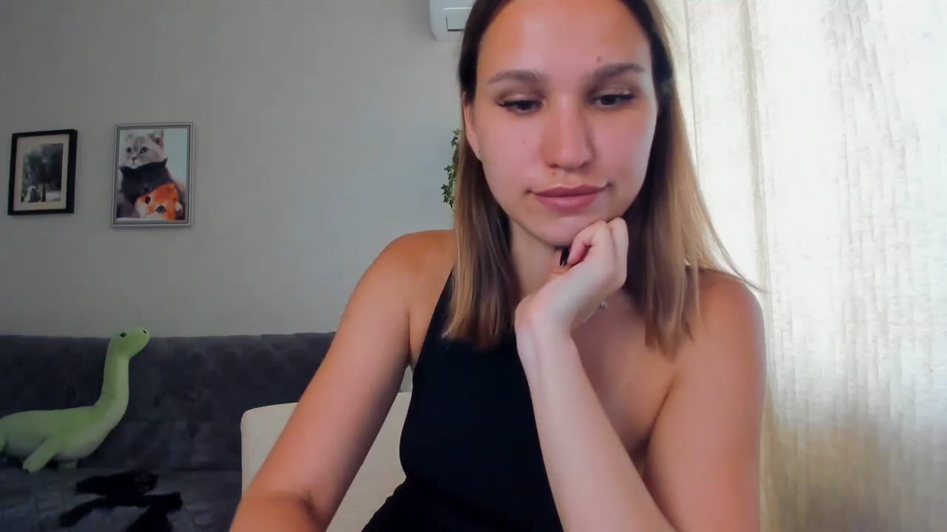 Gallery image thumbnail from WaveOfLove's myfreecams stream on, 06/19/2024, 12:18 image 10 of 20