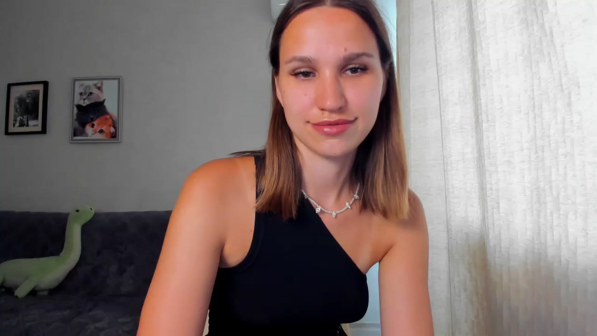 Gallery image thumbnail from WaveOfLove's myfreecams stream on, 06/19/2024, 12:18 image 1 of 20
