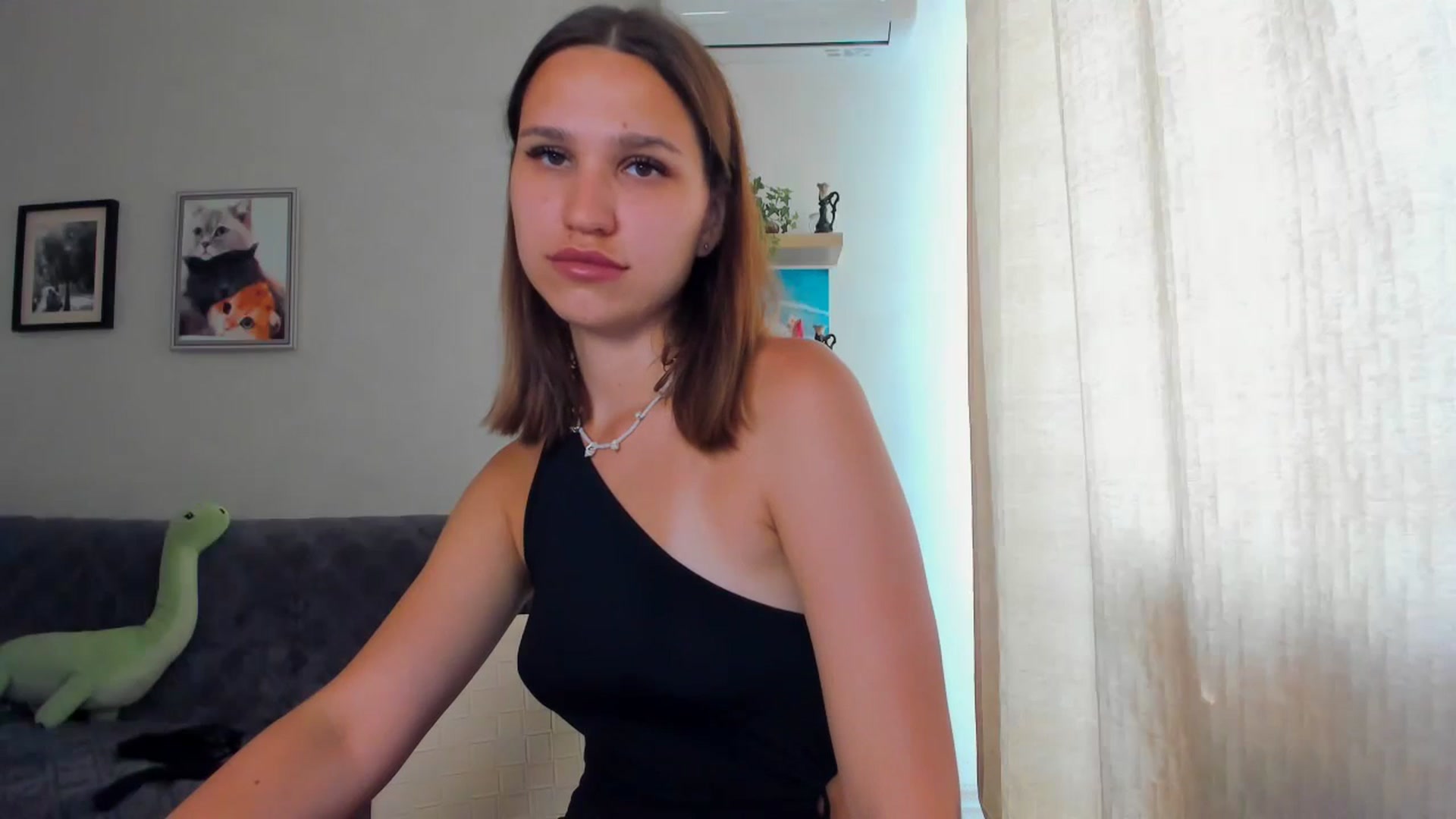 Gallery image thumbnail from WaveOfLove's myfreecams stream on, 06/19/2024, 12:18 image 14 of 20