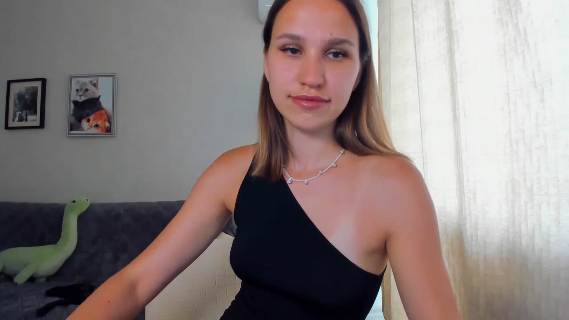 Gallery image thumbnail from WaveOfLove's myfreecams stream on, 06/19/2024, 12:18 image 9 of 20
