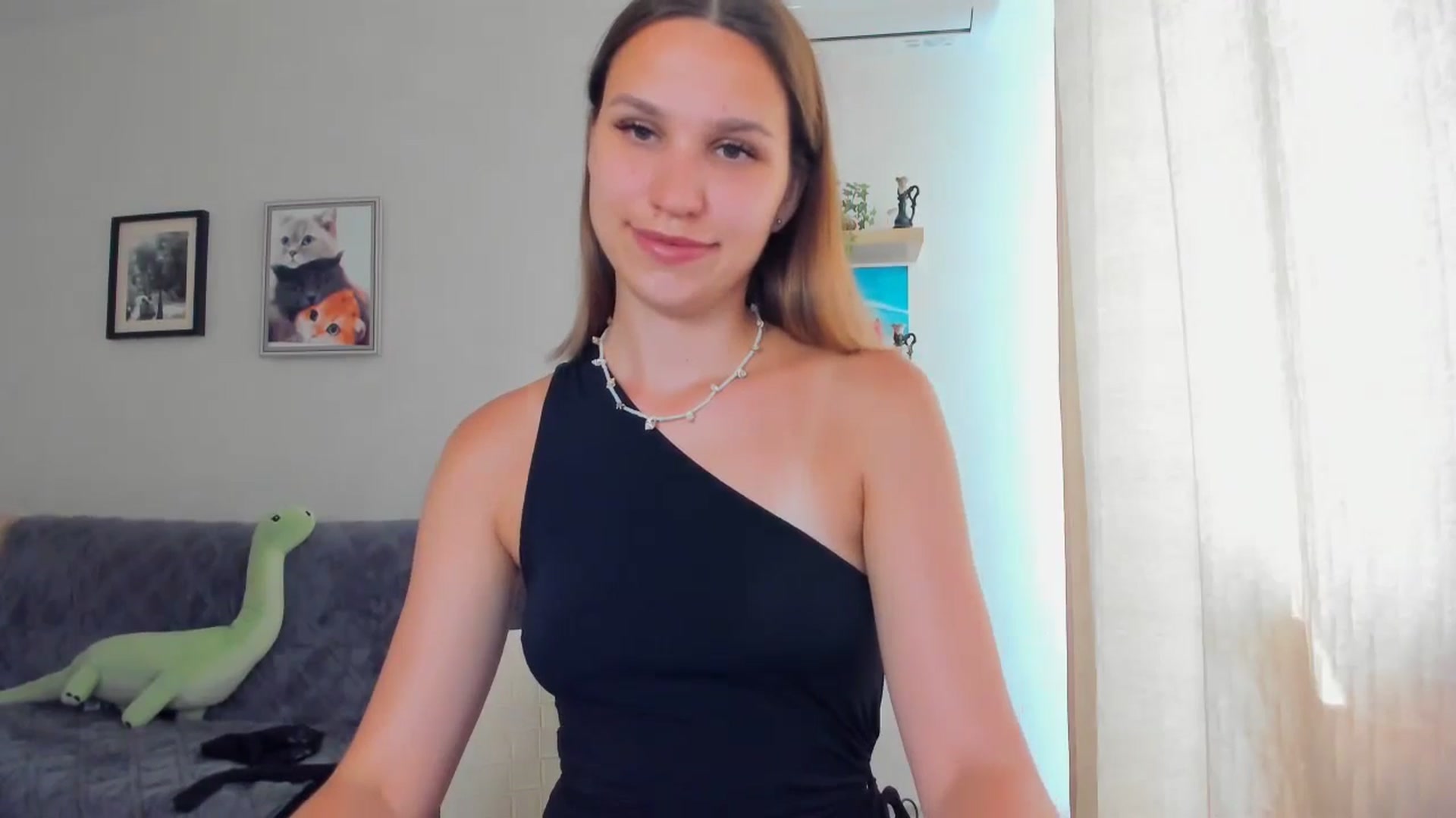 Gallery image thumbnail from WaveOfLove's myfreecams stream on, 06/19/2024, 12:36 image 10 of 20