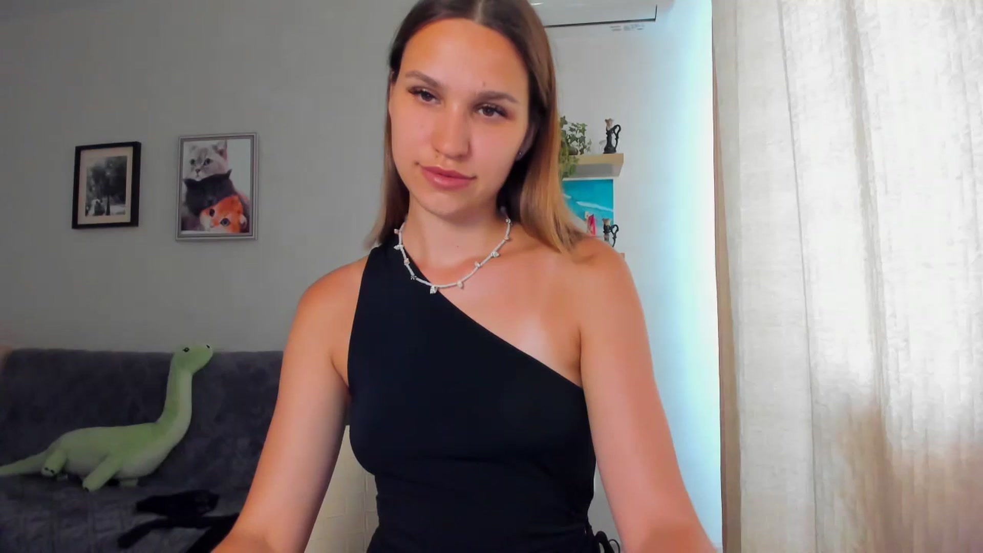Gallery image thumbnail from WaveOfLove's myfreecams stream on, 06/19/2024, 12:36 image 11 of 20