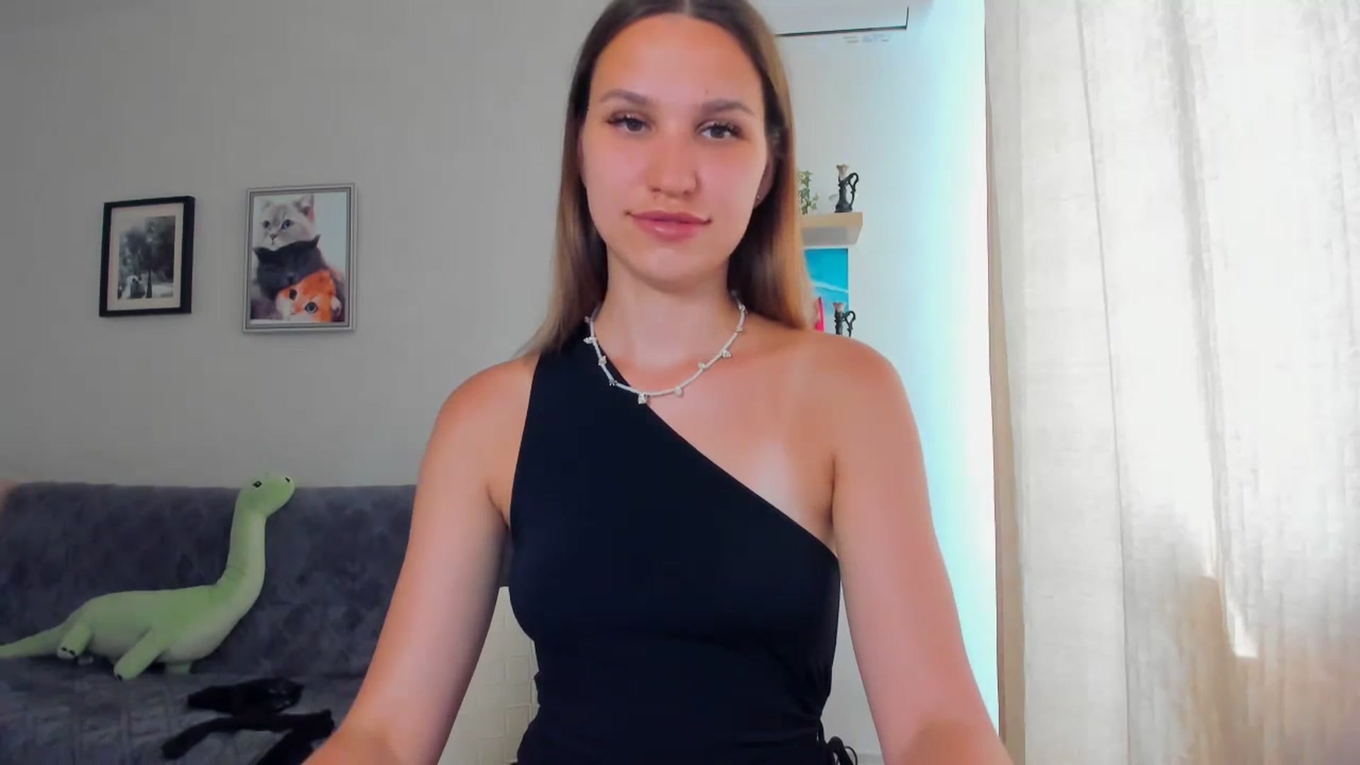 Gallery image thumbnail from WaveOfLove's myfreecams stream on, 06/19/2024, 12:36 image 12 of 20