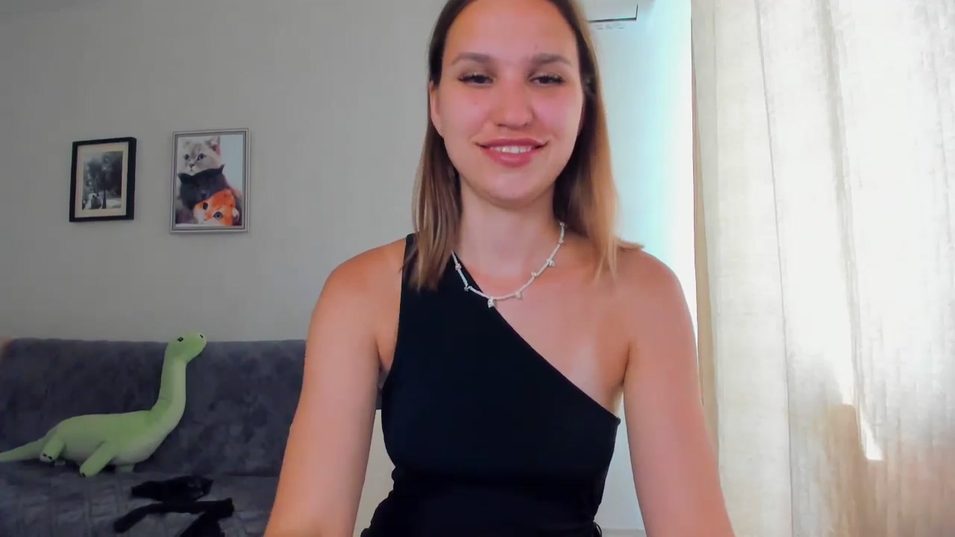 Gallery image thumbnail from WaveOfLove's myfreecams stream on, 06/19/2024, 12:36 image 13 of 20