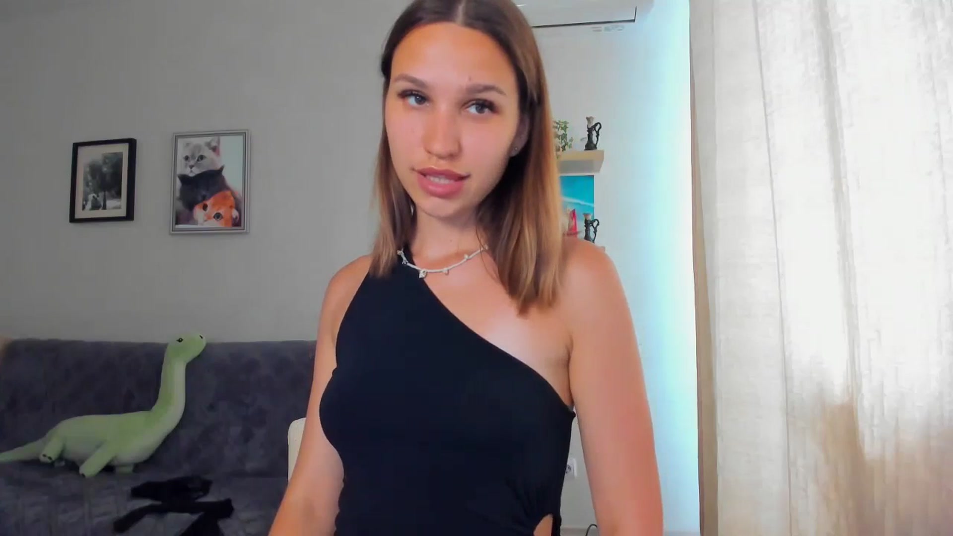 Gallery image thumbnail from WaveOfLove's myfreecams stream on, 06/19/2024, 12:36 image 18 of 20