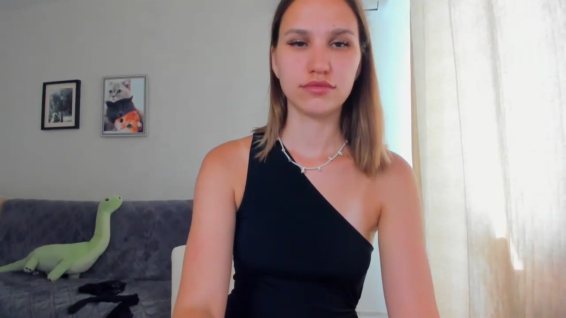 Gallery image thumbnail from WaveOfLove's myfreecams stream on, 06/19/2024, 12:36 image 17 of 20