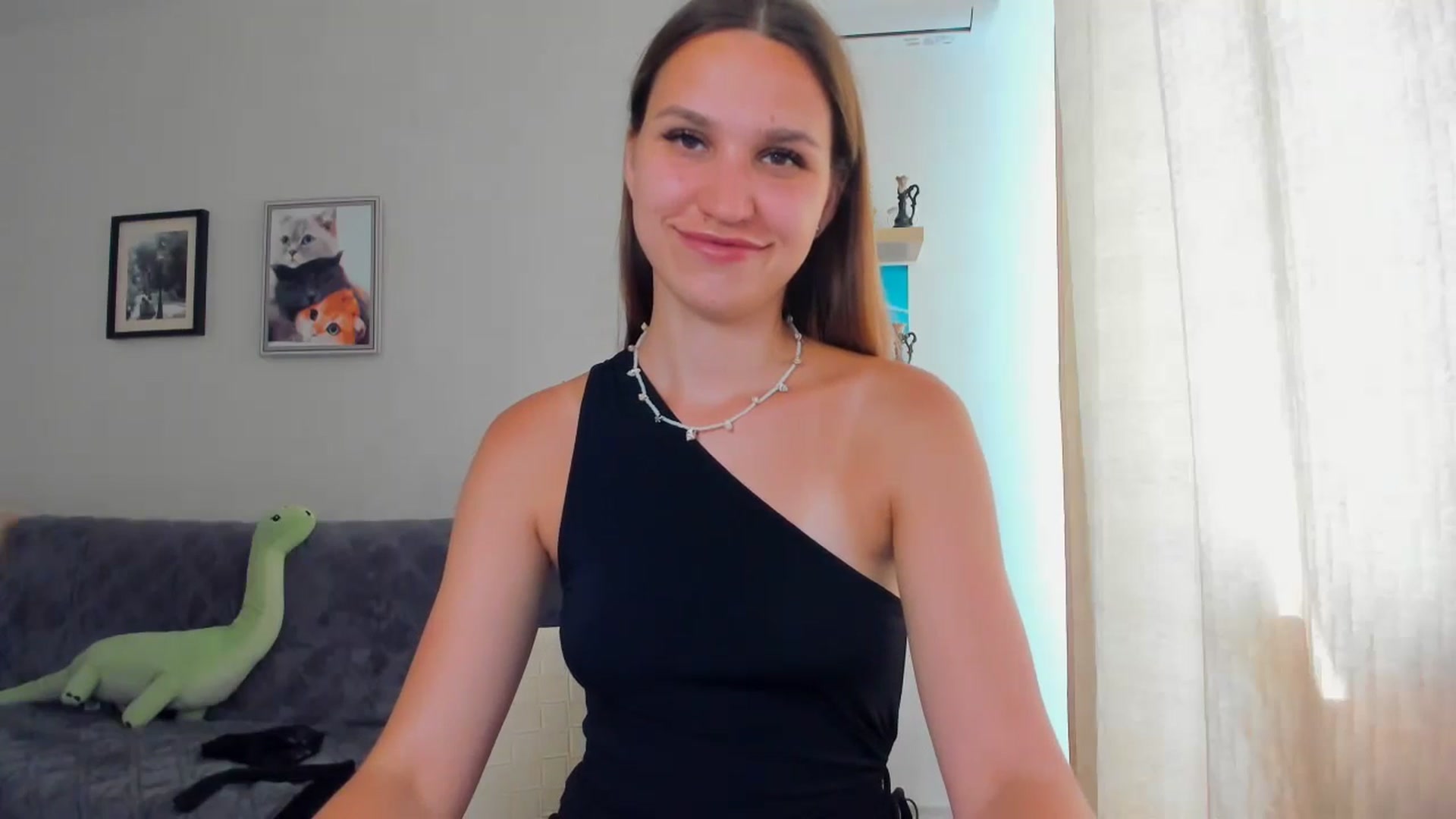 Gallery image thumbnail from WaveOfLove's myfreecams stream on, 06/19/2024, 12:36 image 16 of 20