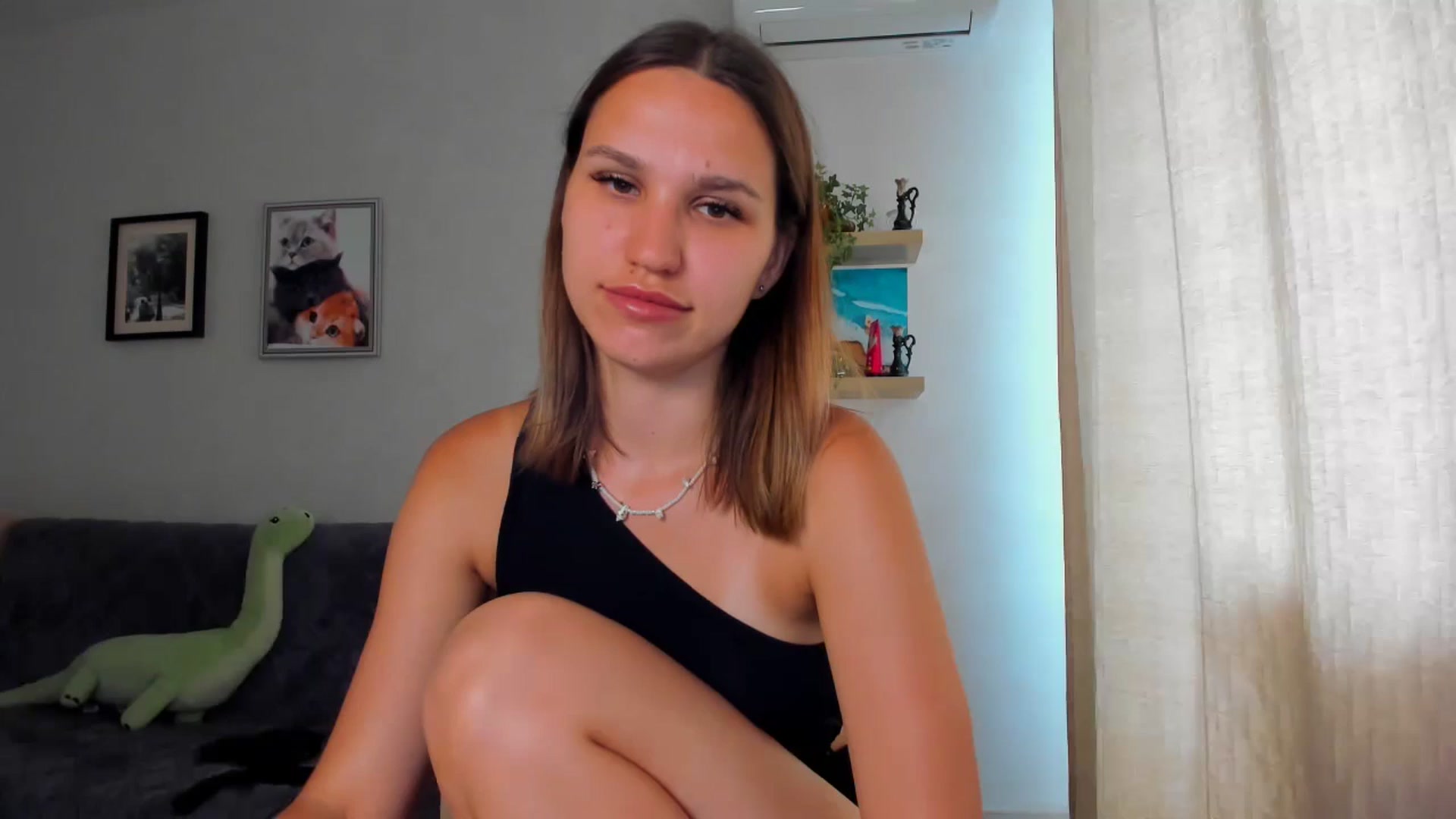 Gallery image thumbnail from WaveOfLove's myfreecams stream on, 06/19/2024, 12:36 image 6 of 20